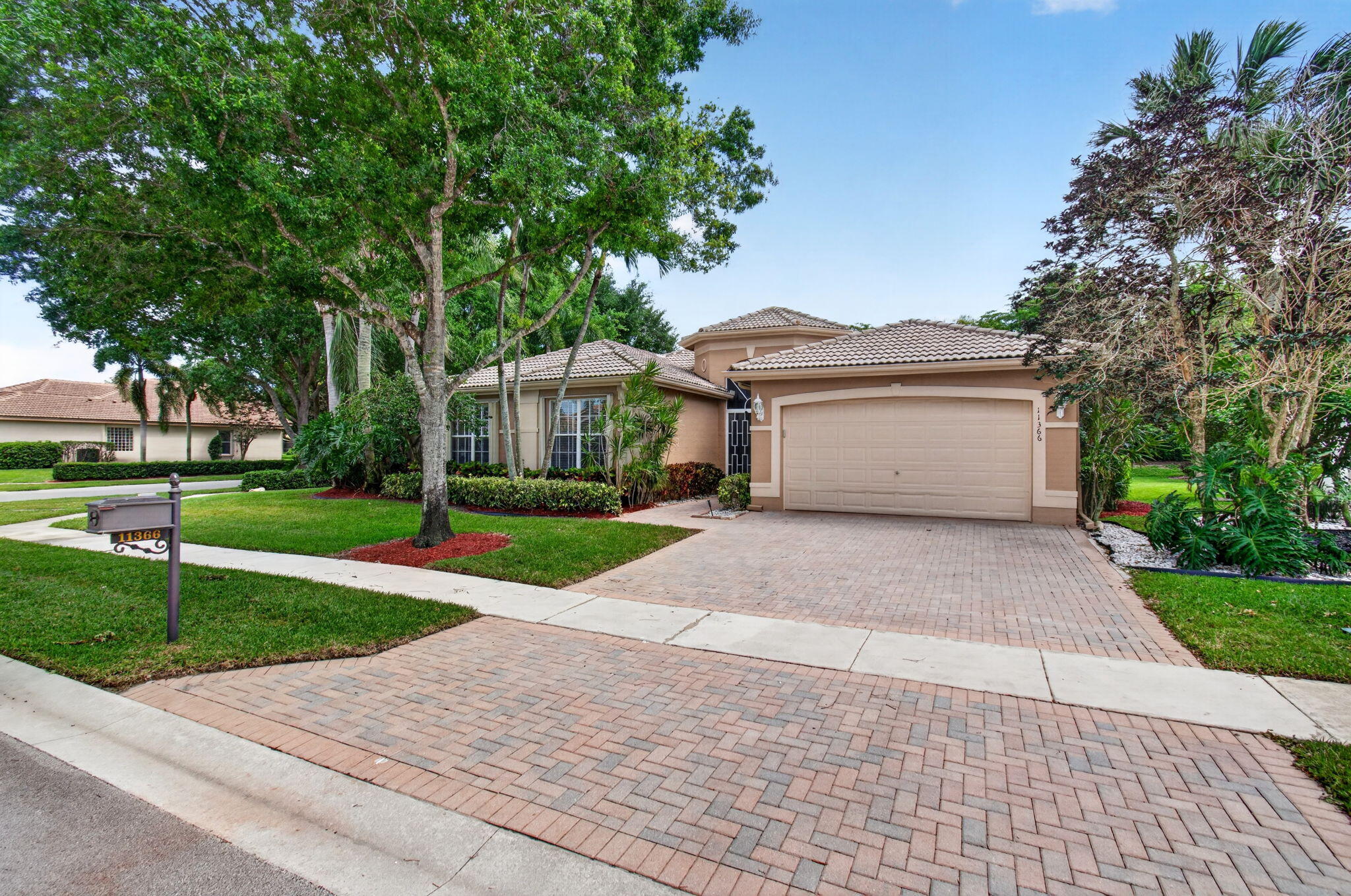VALENCIA LAKES 1 - Residential