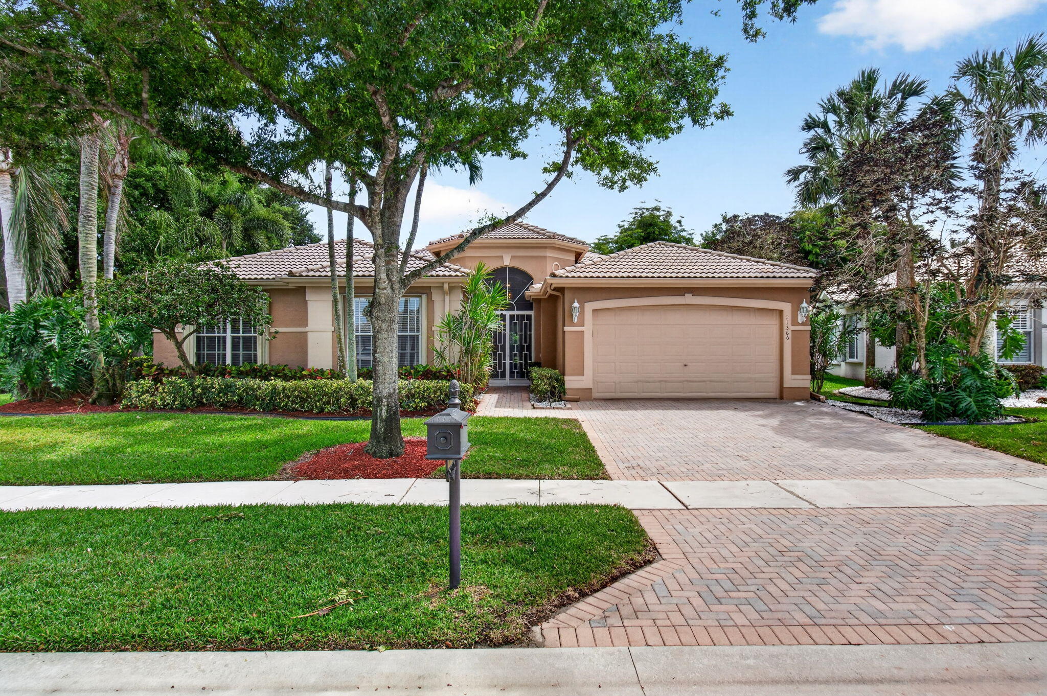 VALENCIA LAKES 1 - Residential