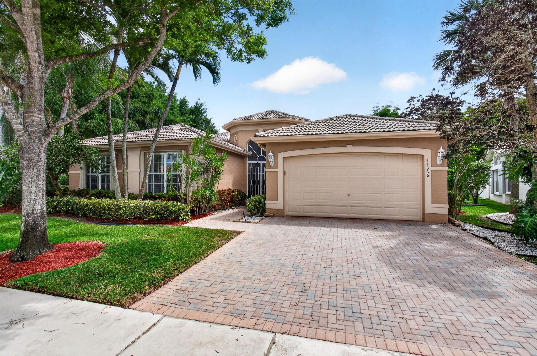 VALENCIA LAKES 1 - Residential