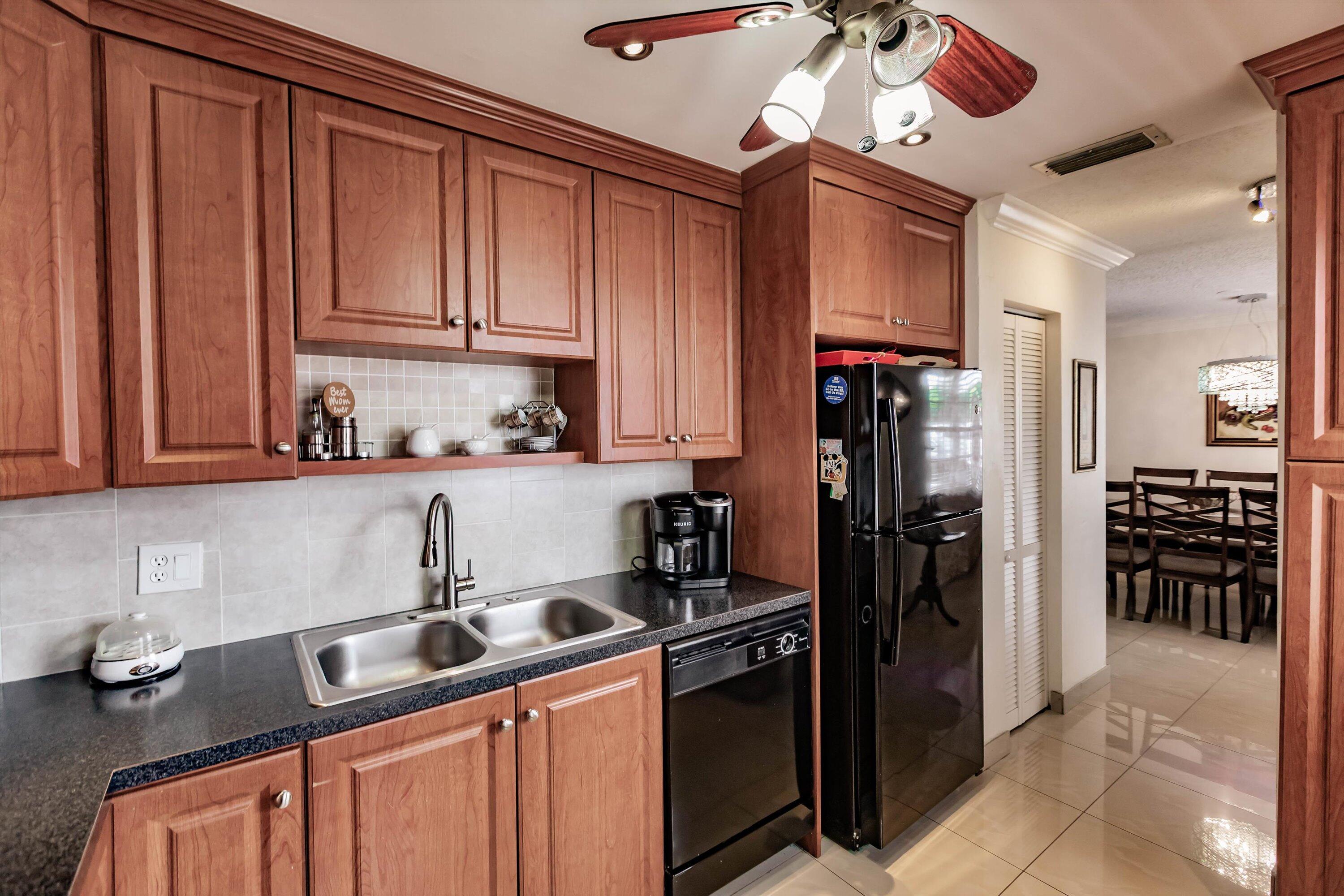 GARNET CONDO - Residential