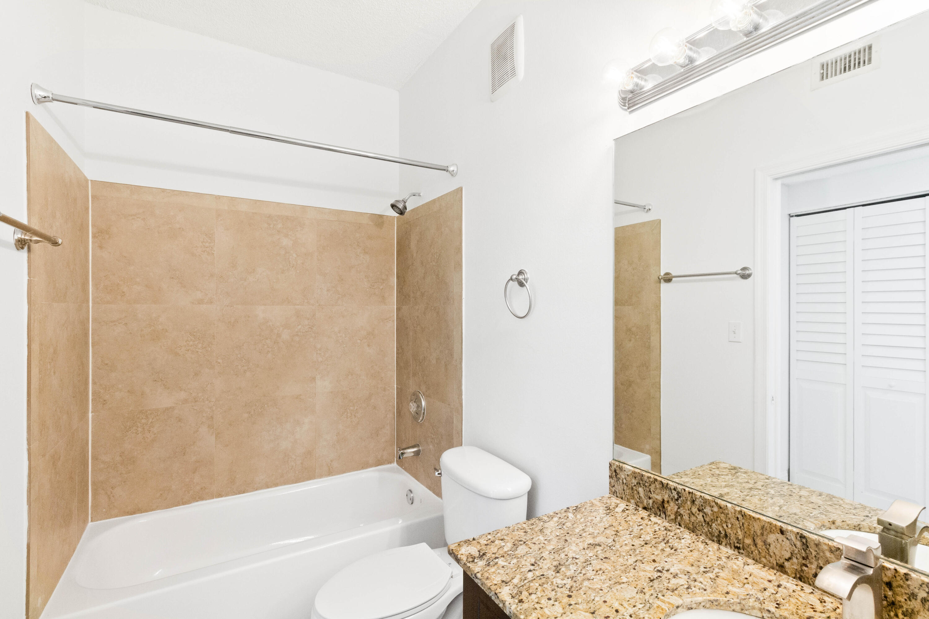 ESTADA OF LOS PASEOS - Residential Lease