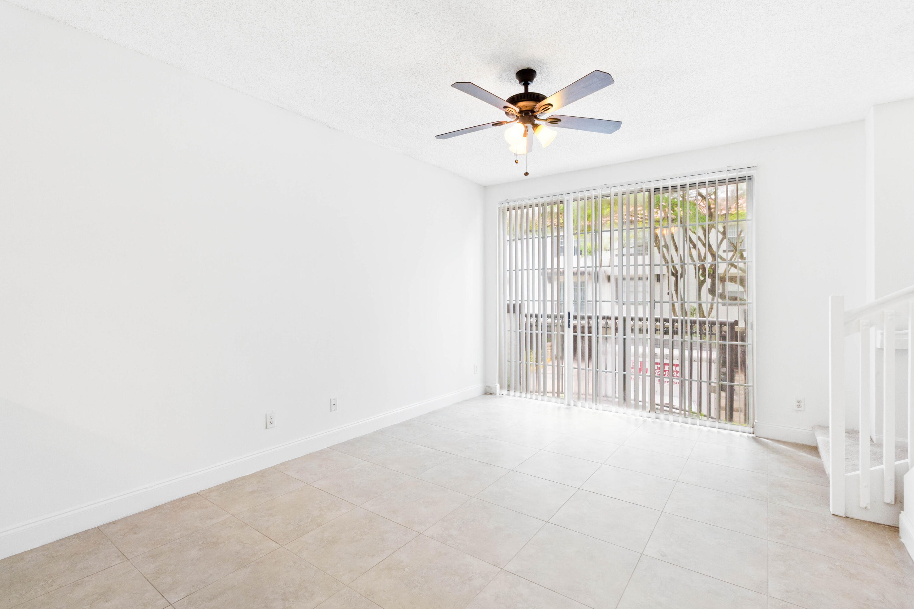 ESTADA OF LOS PASEOS - Residential Lease