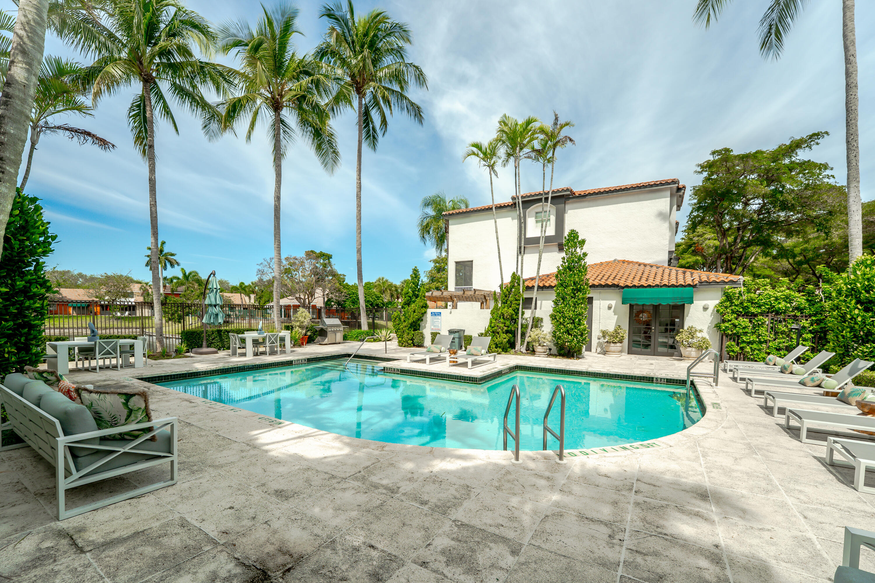 ESTADA OF LOS PASEOS - Residential Lease