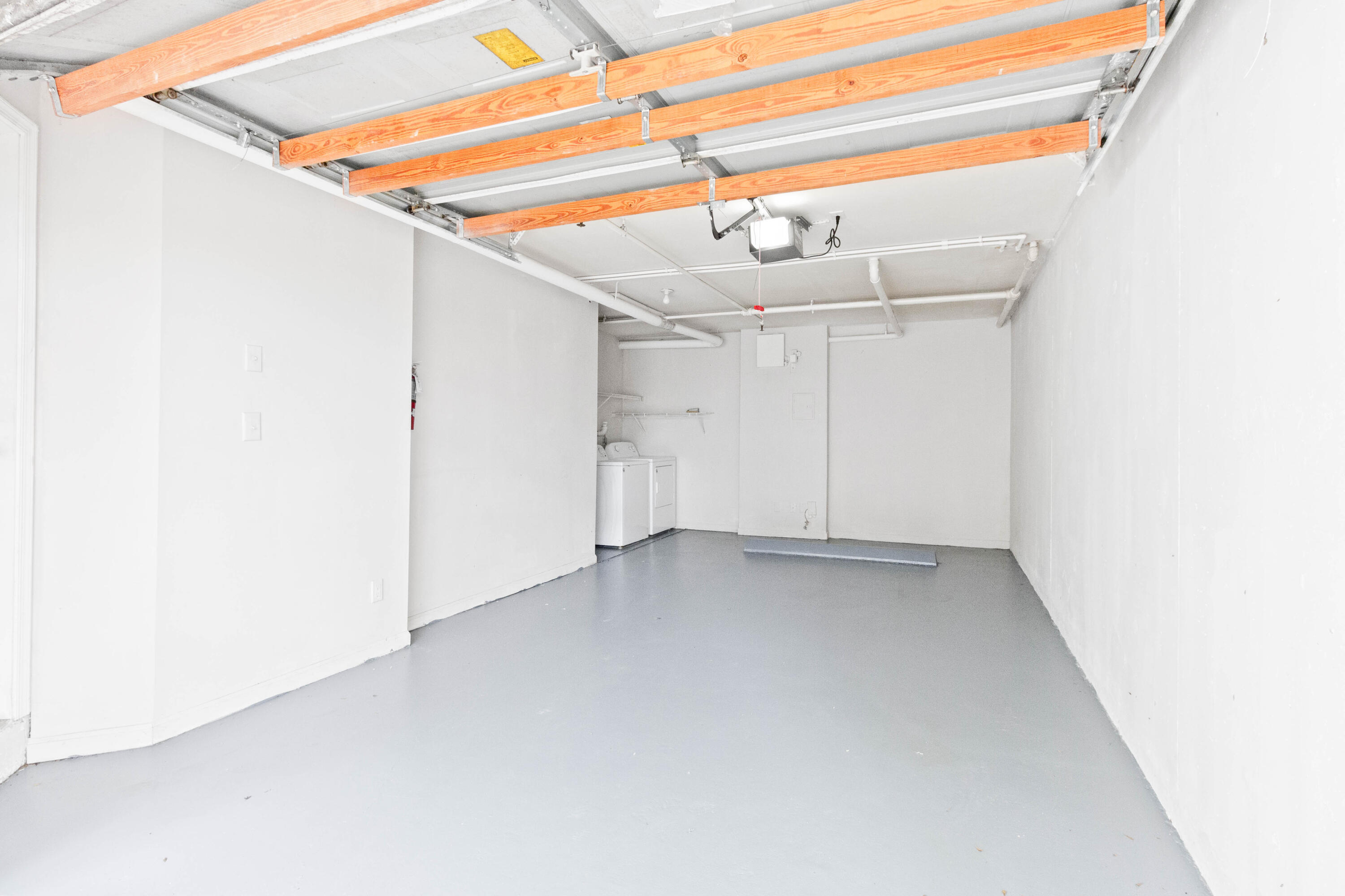 ESTADA OF LOS PASEOS - Residential Lease