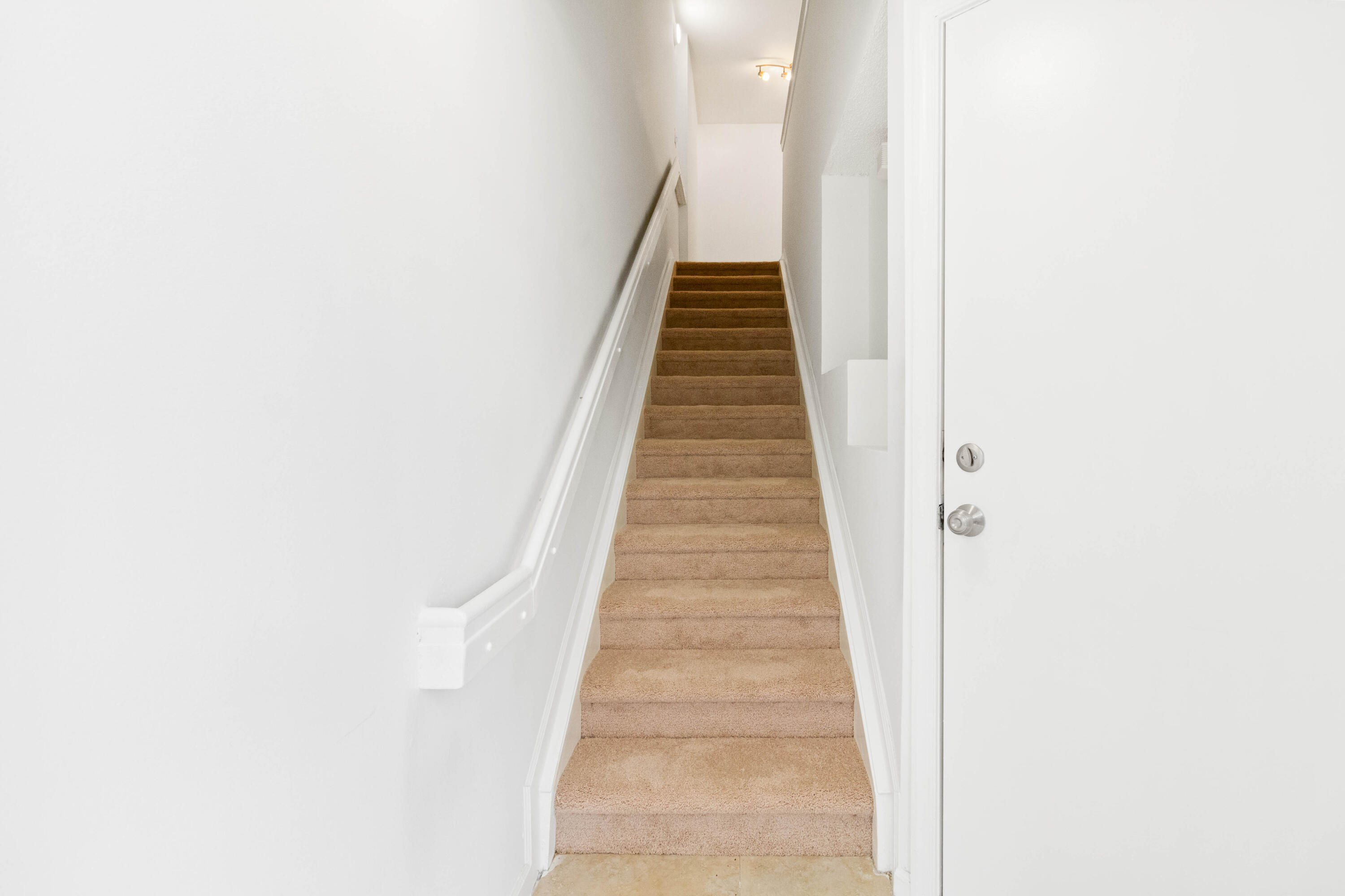 ESTADA OF LOS PASEOS - Residential Lease