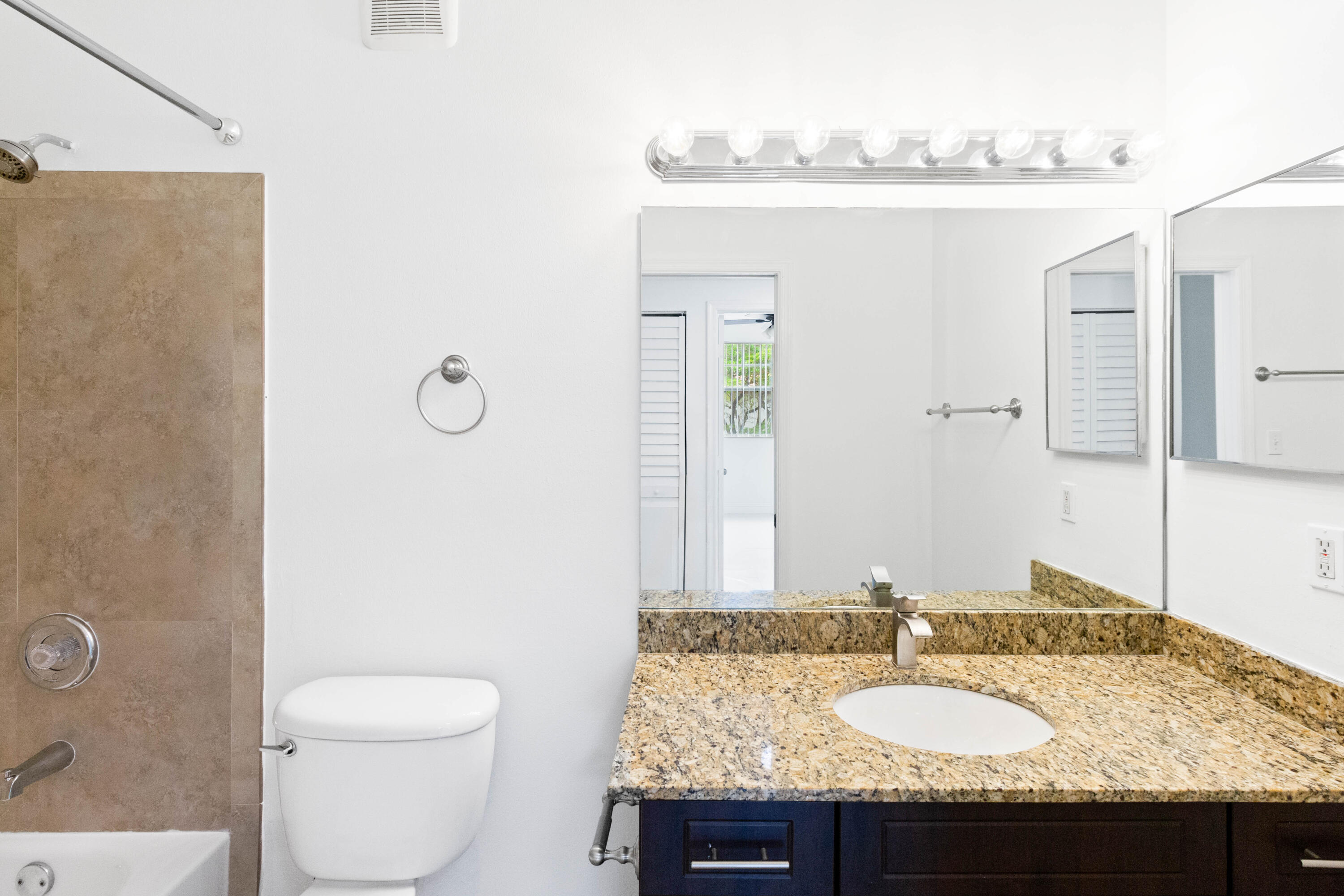 ESTADA OF LOS PASEOS - Residential Lease