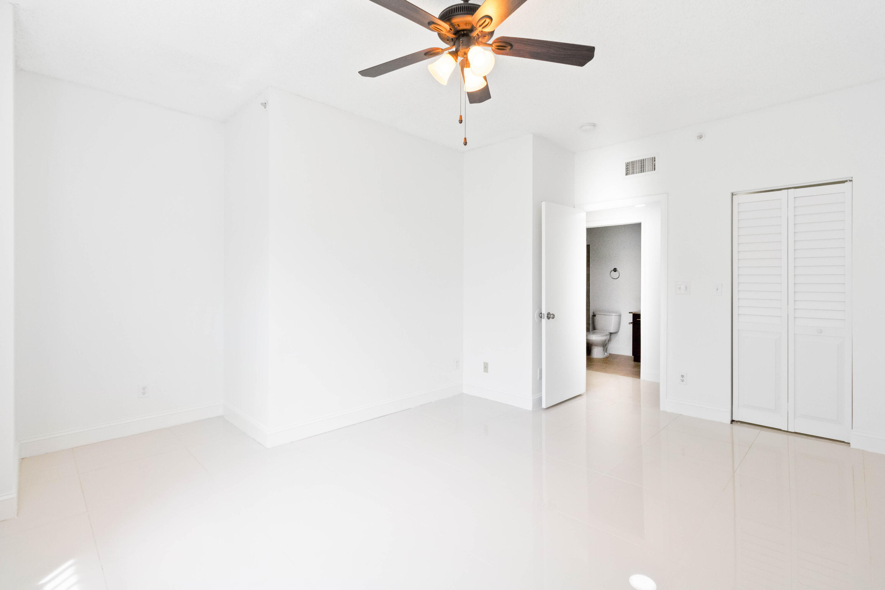 ESTADA OF LOS PASEOS - Residential Lease
