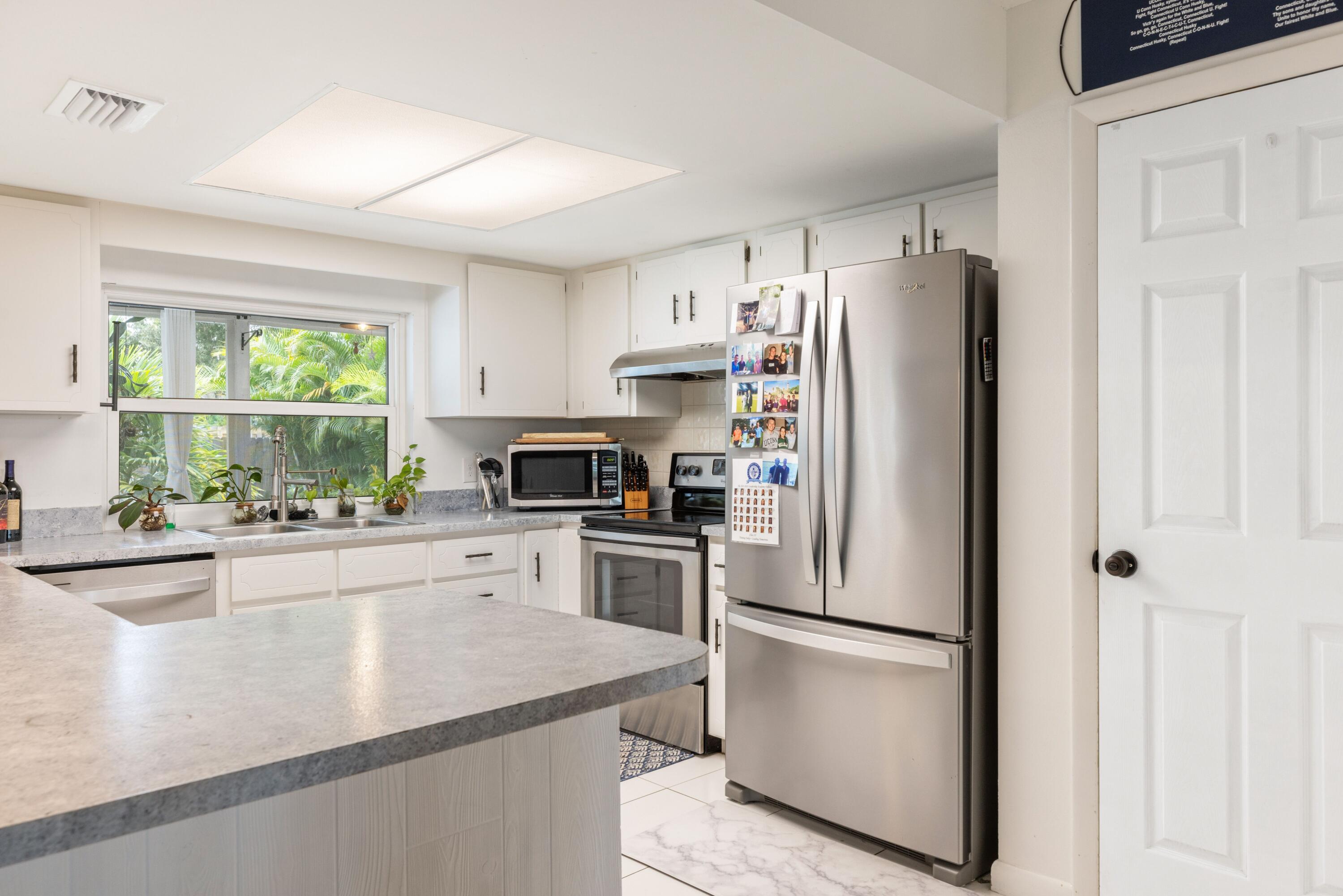 PALM LAKE PARK - Residential Lease