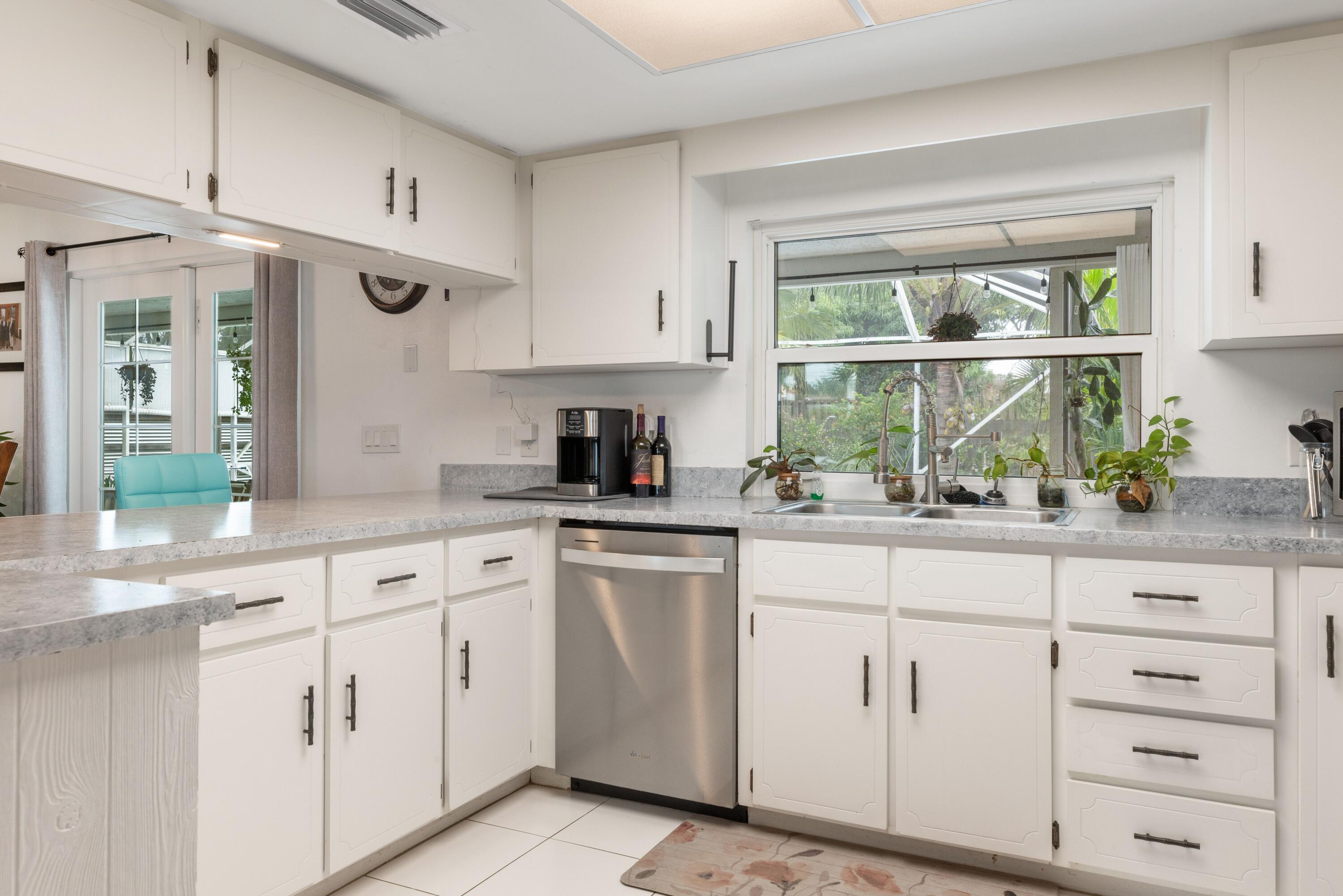 PALM LAKE PARK - Residential Lease