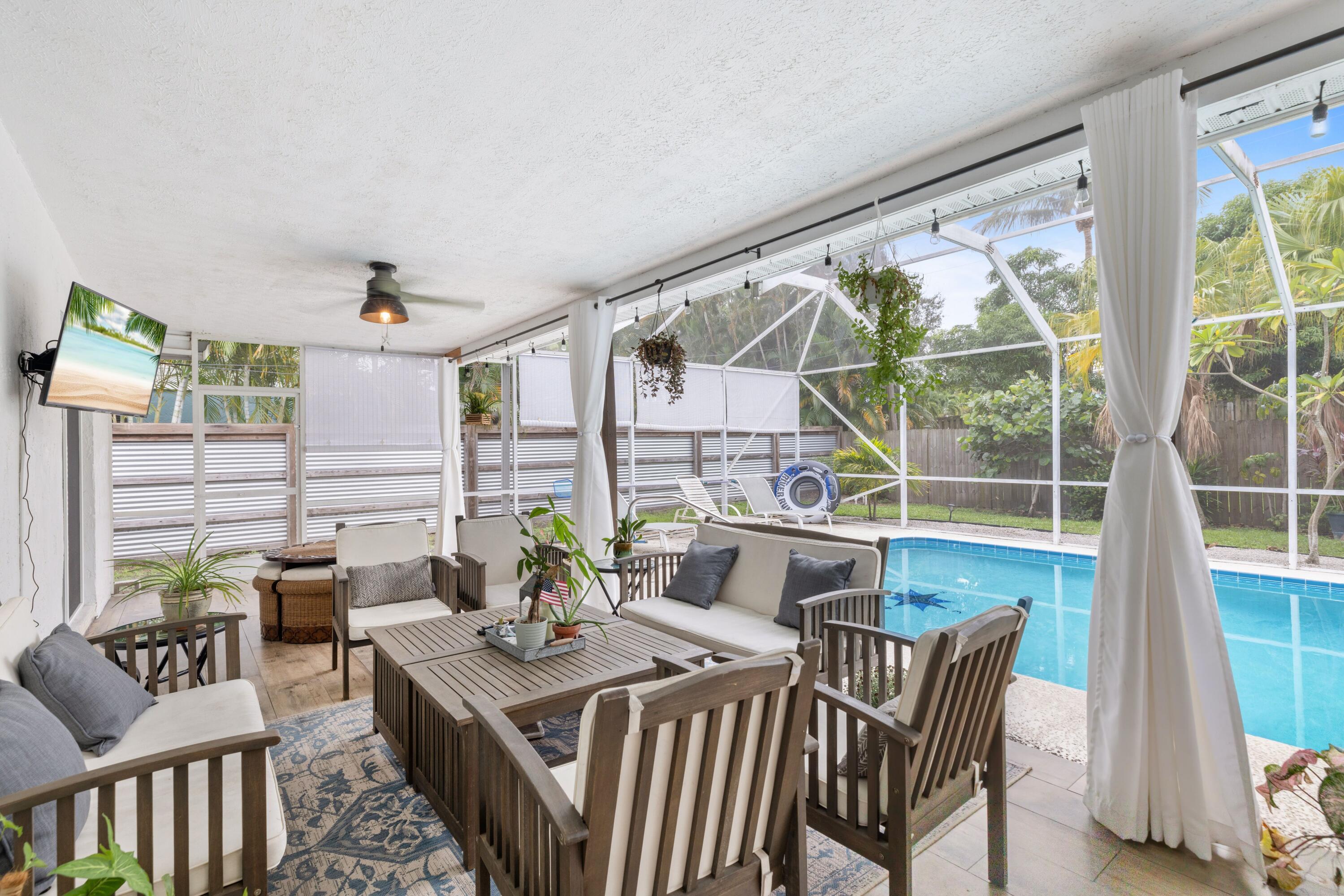 PALM LAKE PARK - Residential Lease