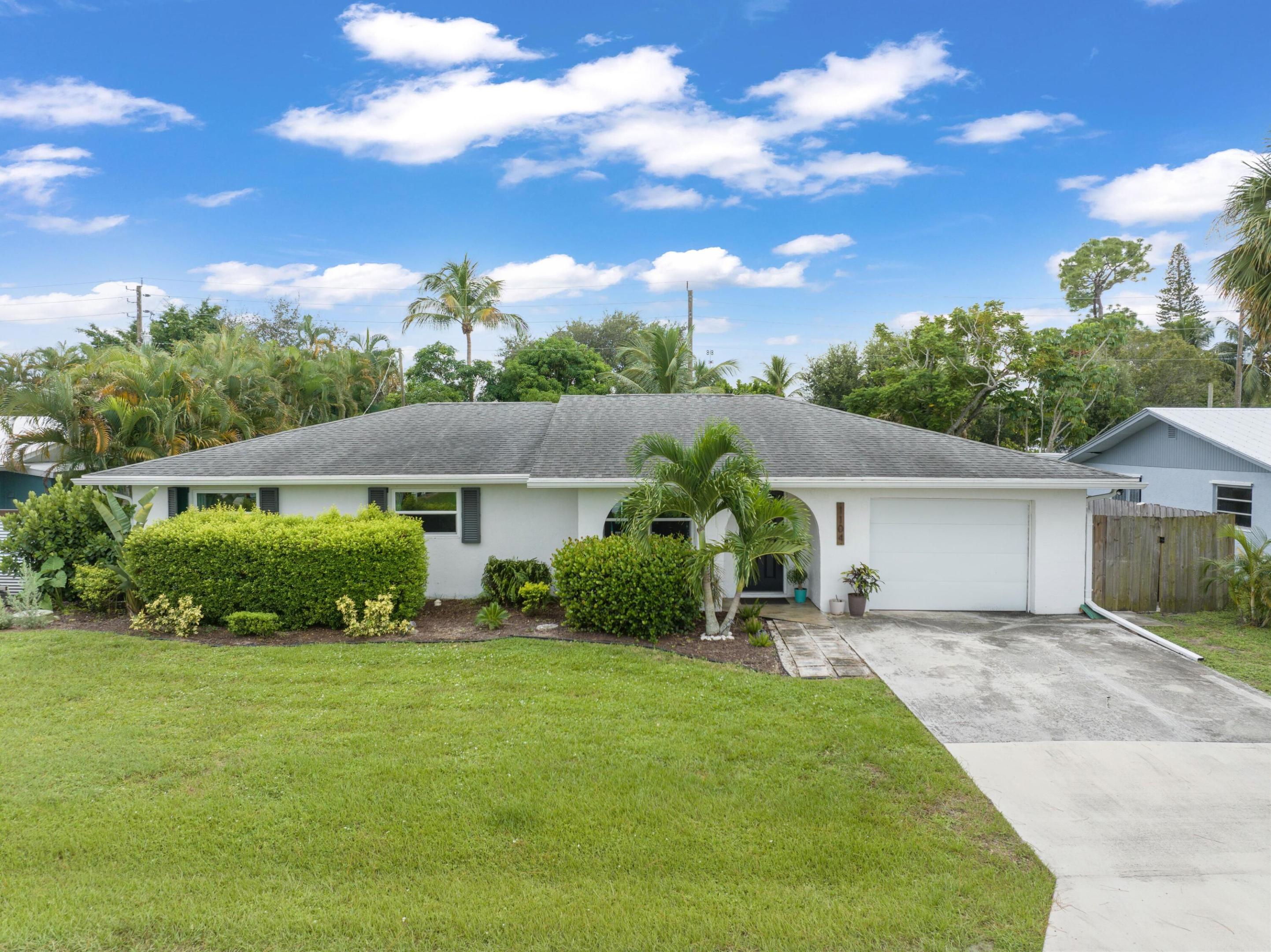 PALM LAKE PARK - Residential Lease