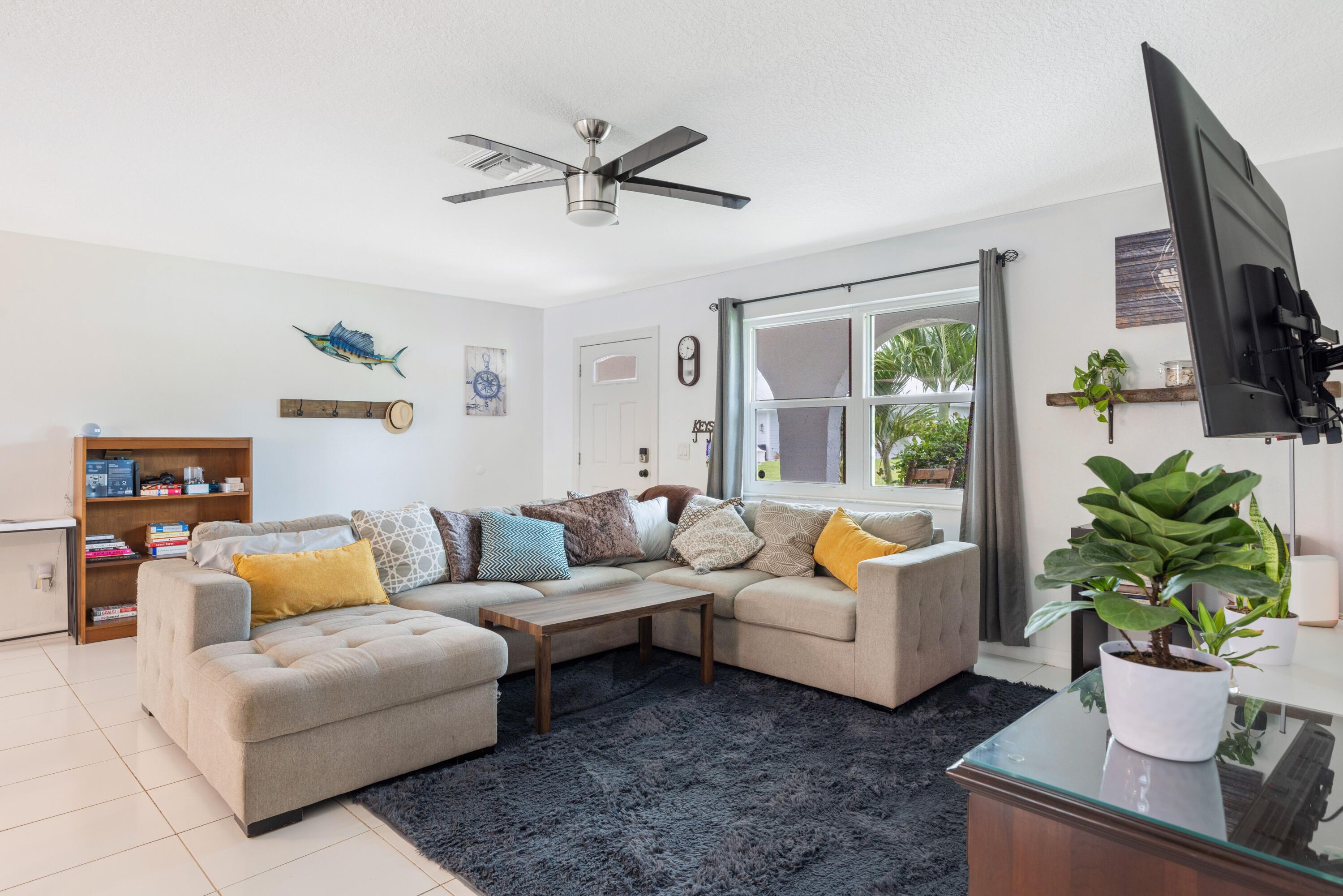 PALM LAKE PARK - Residential Lease