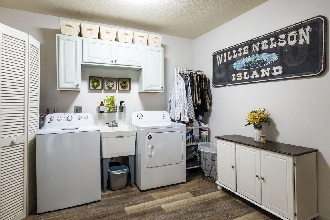 PALM LAKE PARK - Residential Lease