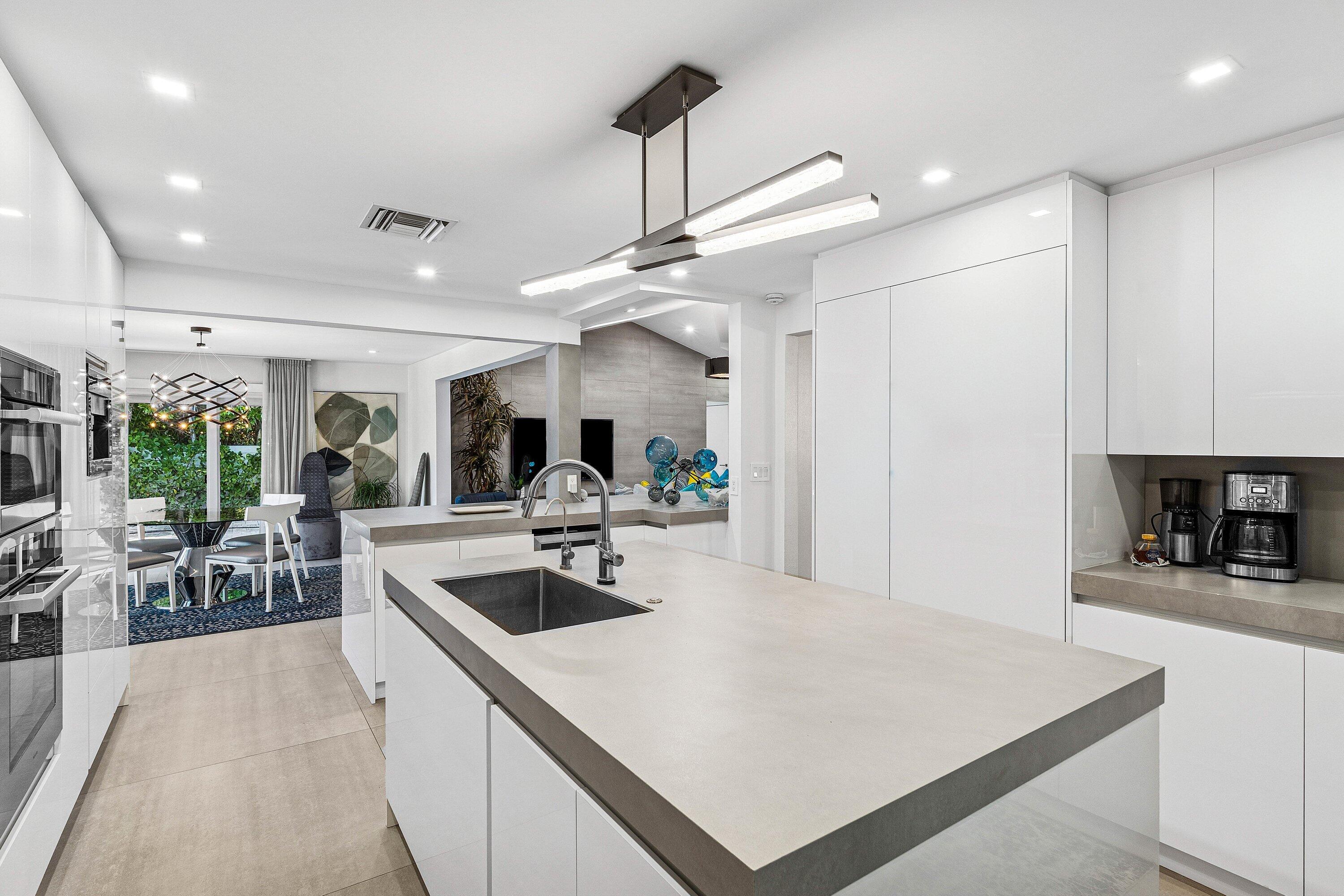 LAKE SHORES LANTANA - Residential