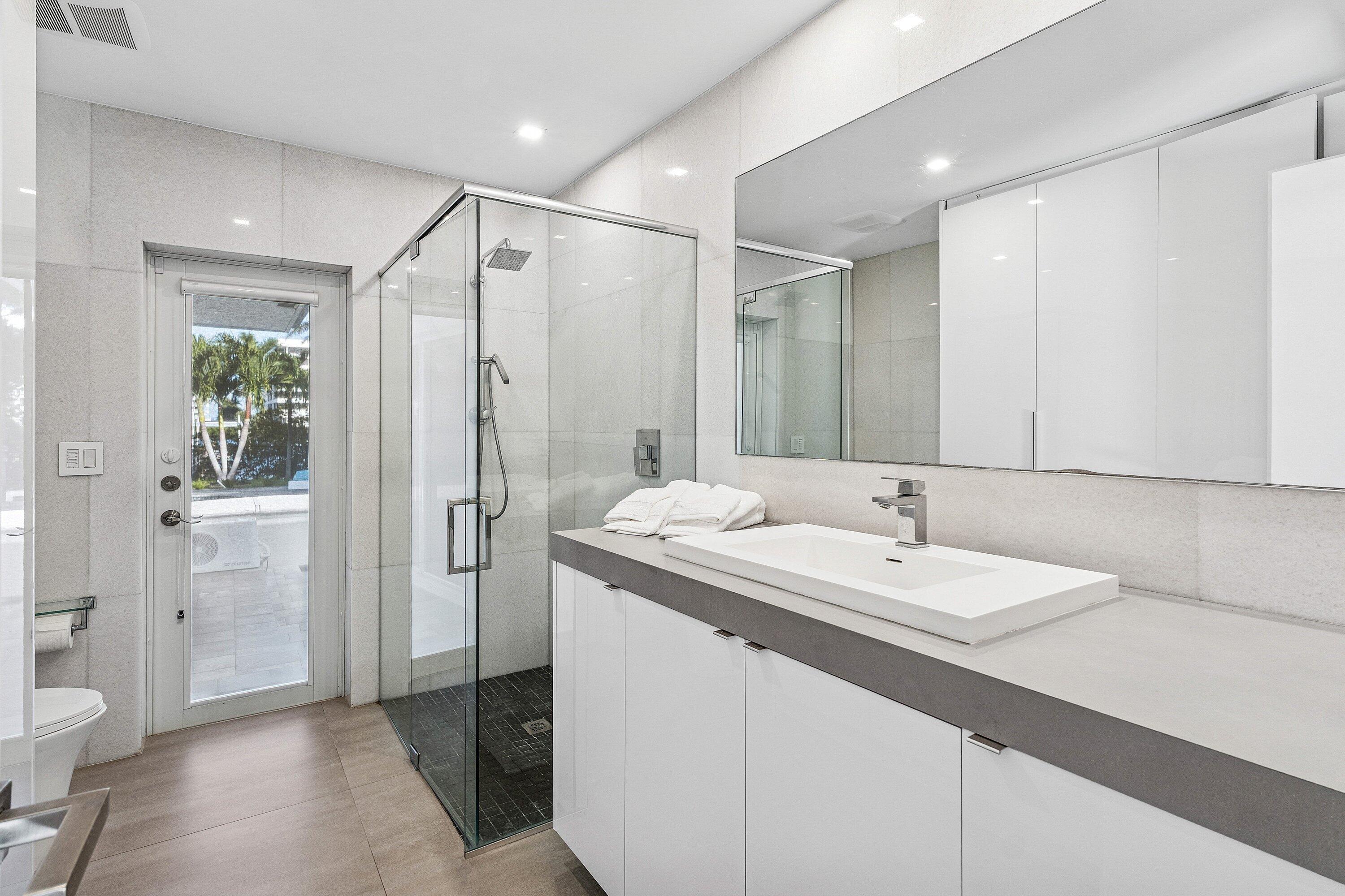 LAKE SHORES LANTANA - Residential