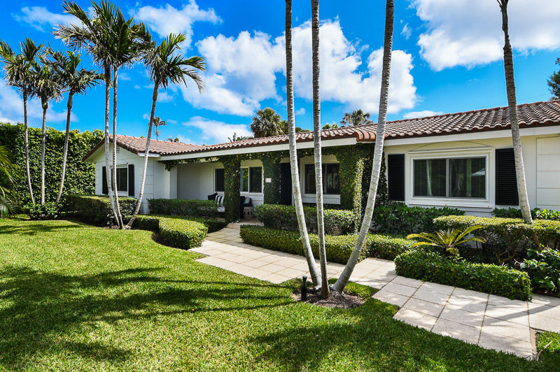 Fresh, bright, clean and in very good condition- Bermuda style, open floor plan, 4 bedroom house with an over-sized pool, renovated kitchen and a 2 car garage. Quiet street.