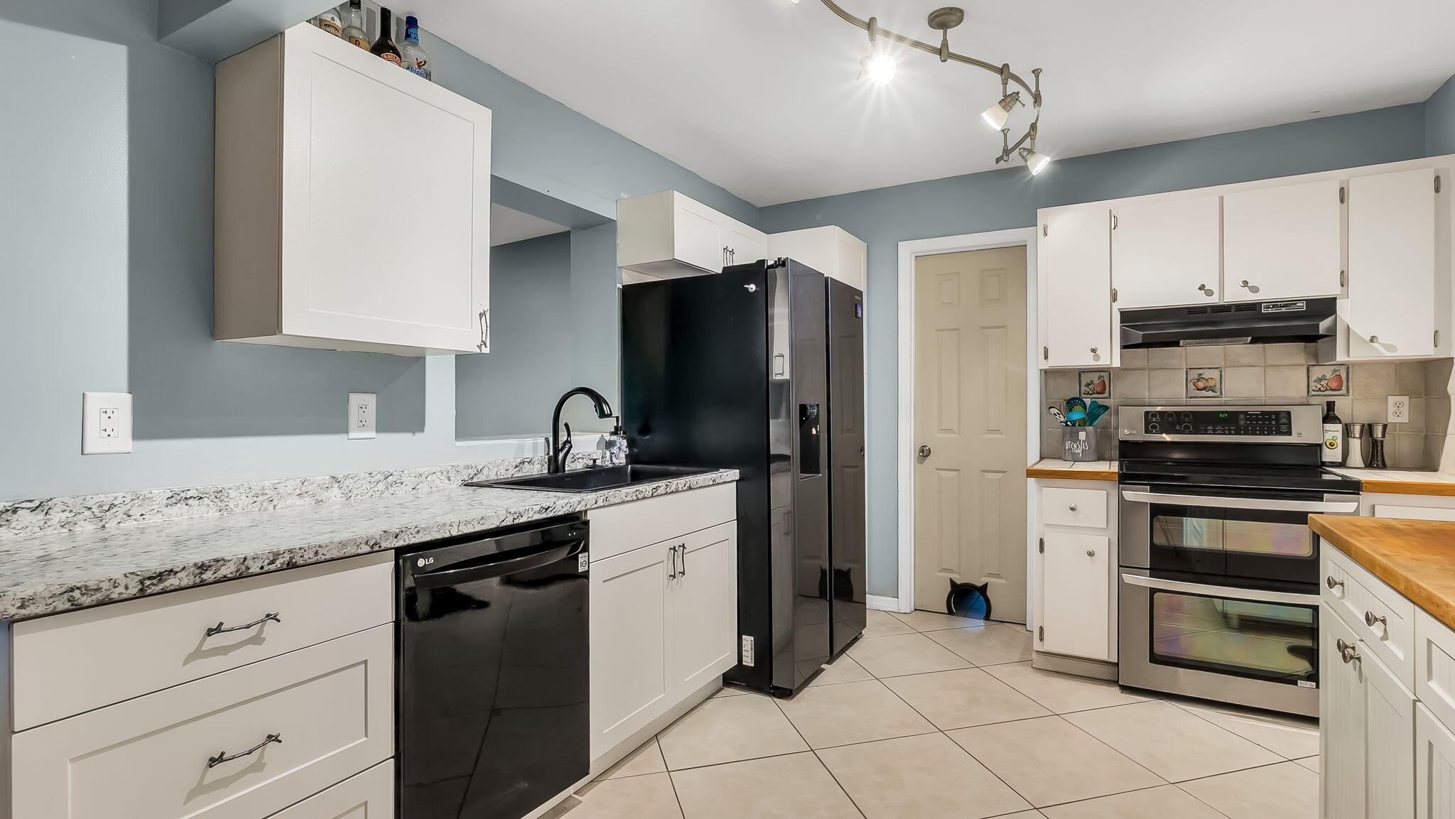 PALM BEACH FARMS CO 3 - Residential