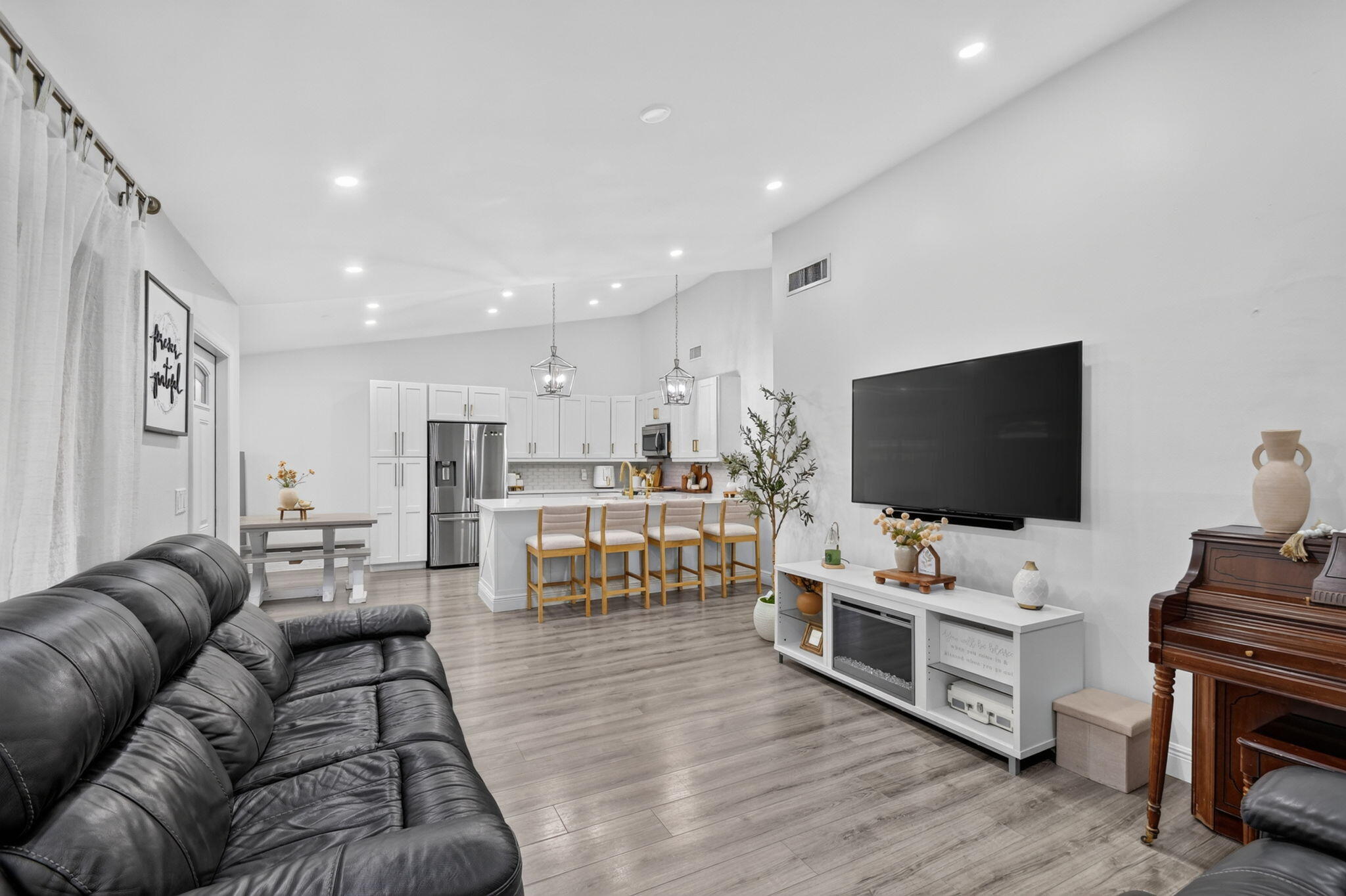 SPRINGDALE HOMES - Residential