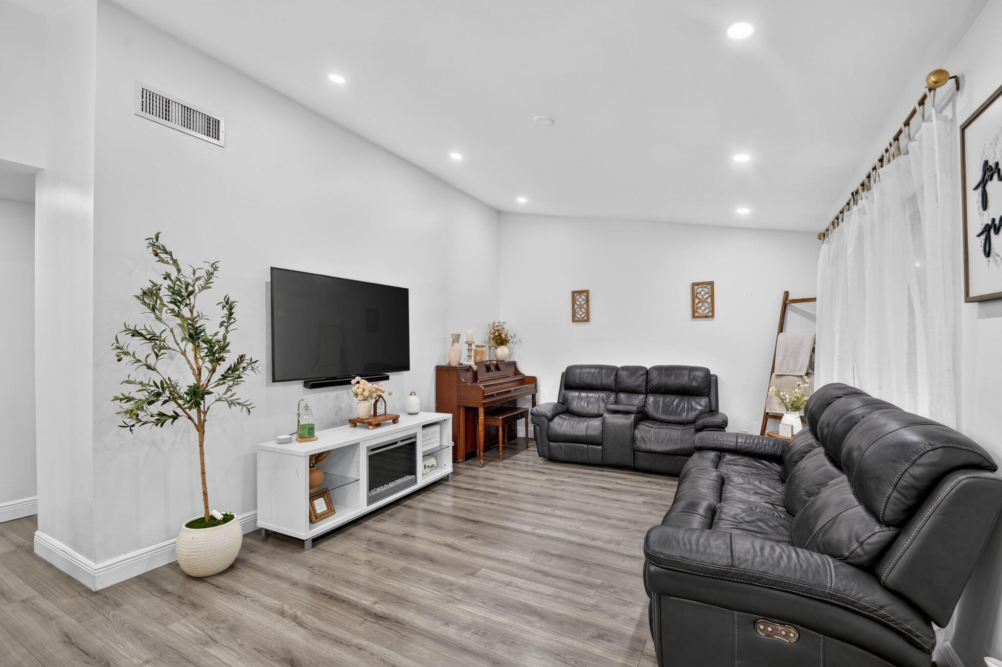 SPRINGDALE HOMES - Residential