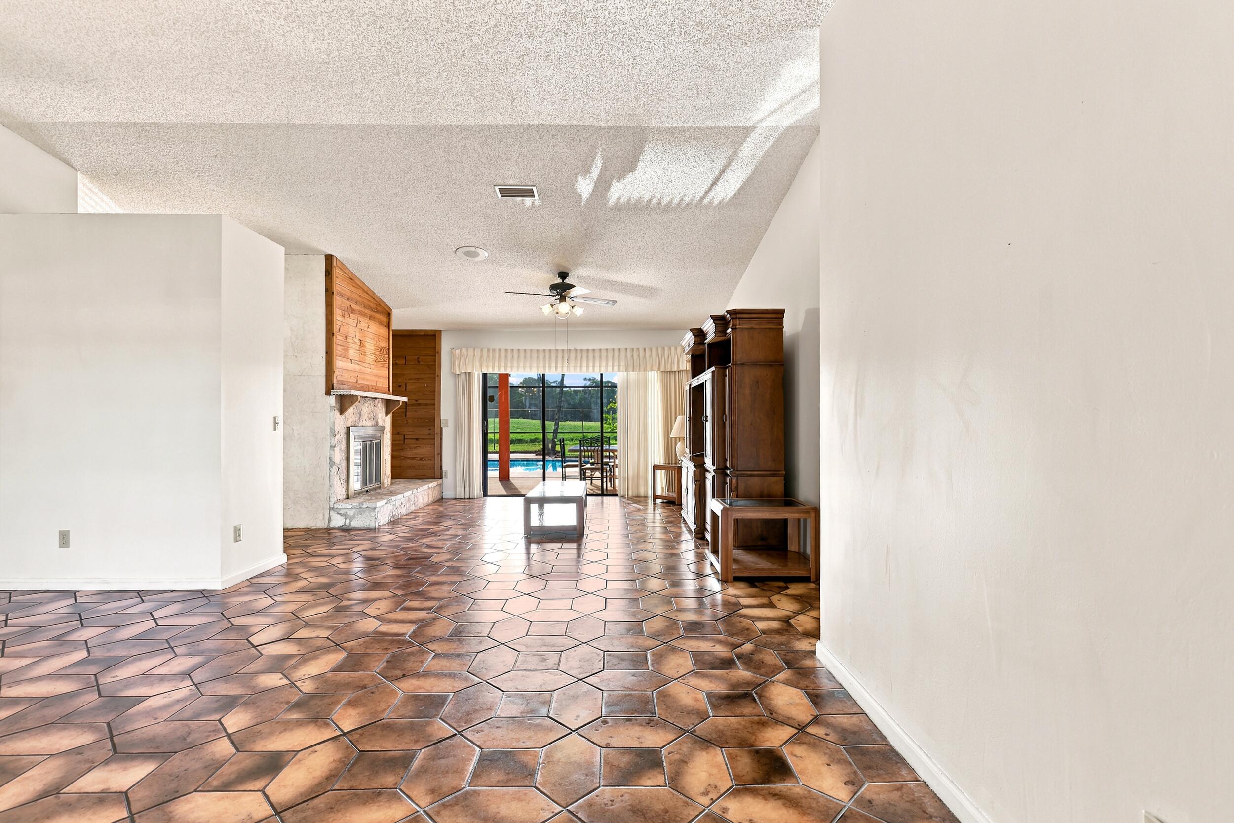 PALM BEACH NATL GOLF AND COUNTRY CLUB ESTATES 3A - Residential