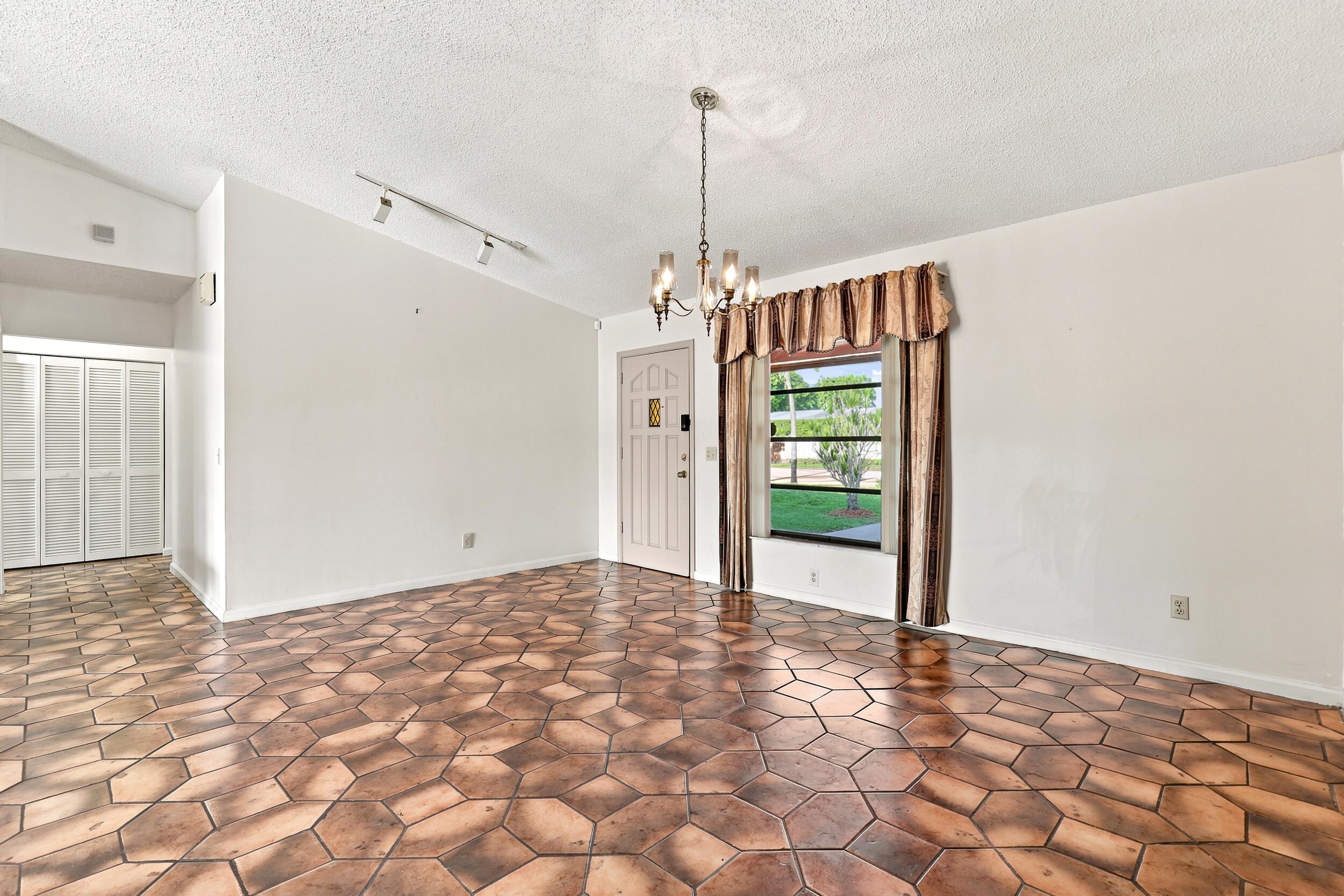 PALM BEACH NATL GOLF AND COUNTRY CLUB ESTATES 3A - Residential