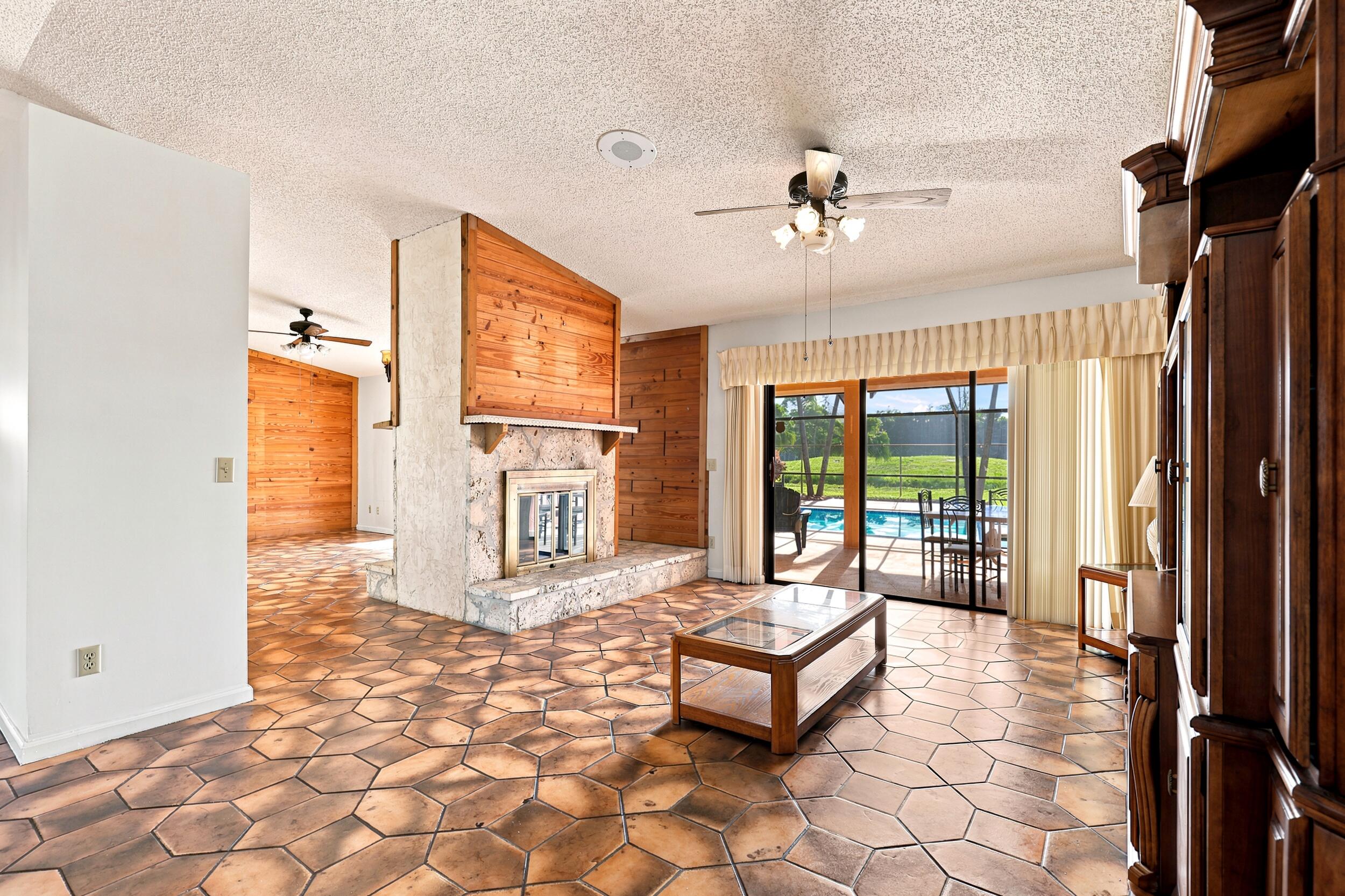 PALM BEACH NATL GOLF AND COUNTRY CLUB ESTATES 3A - Residential