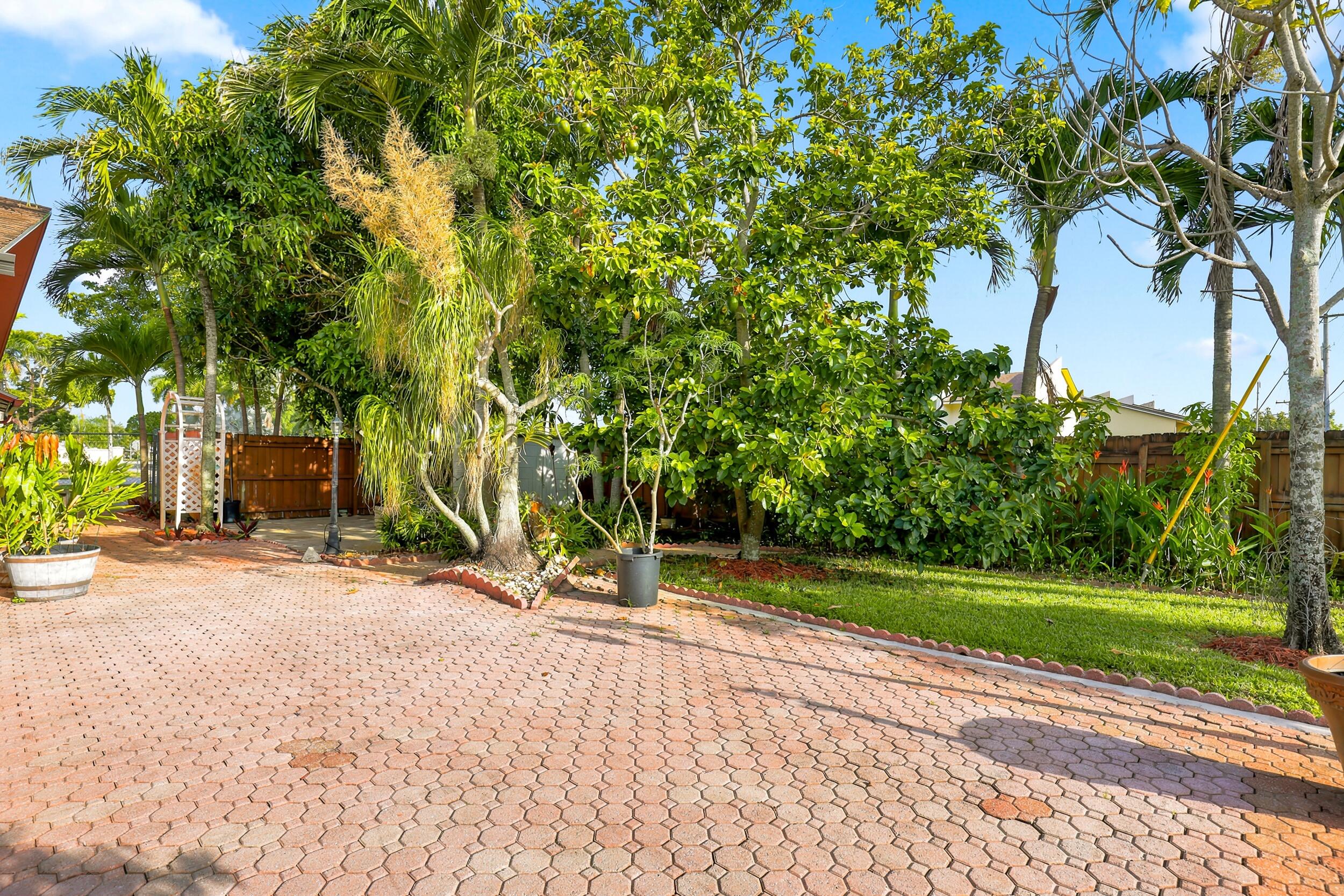 PALM BEACH NATL GOLF AND COUNTRY CLUB ESTATES 3A - Residential