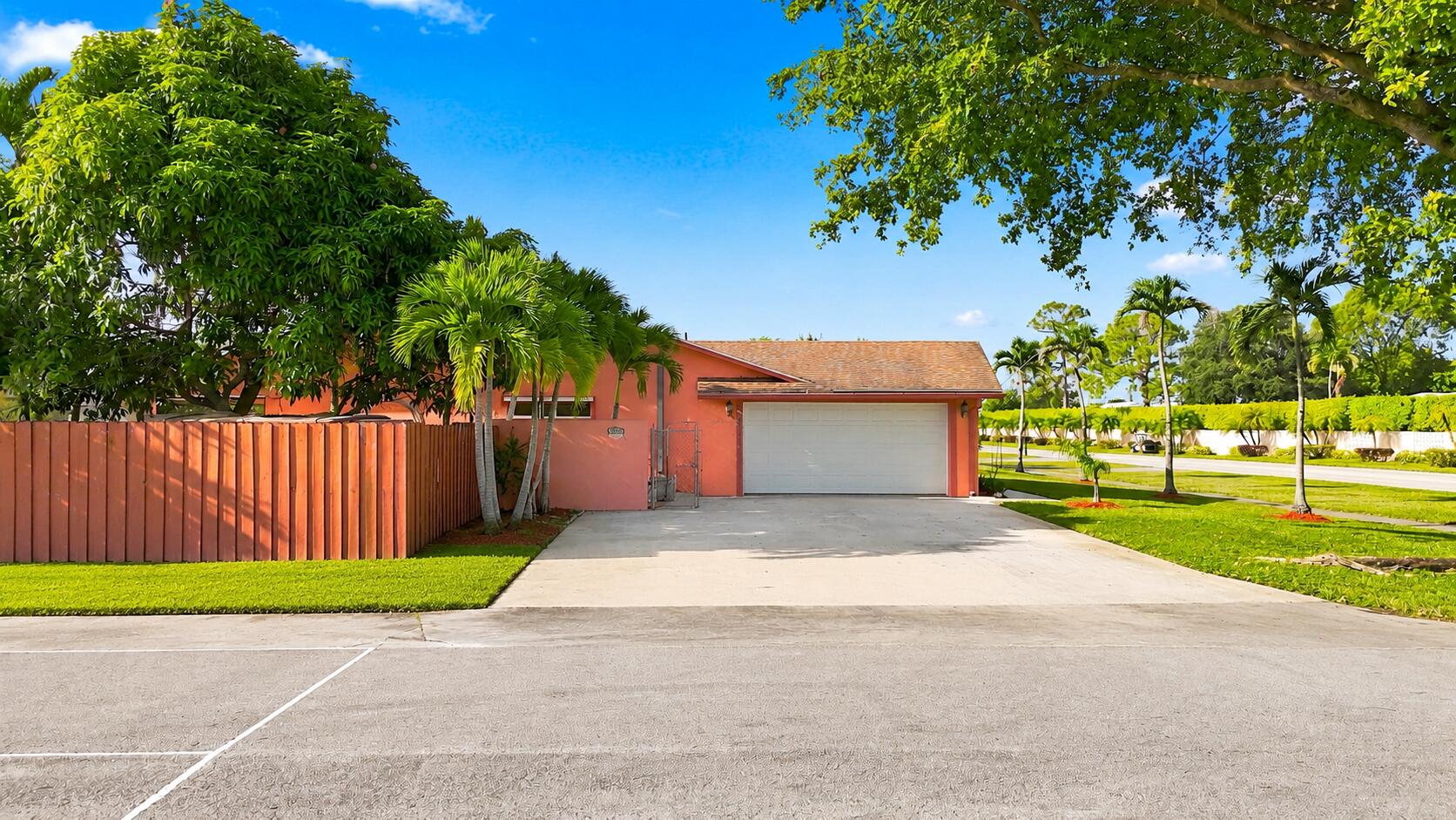 PALM BEACH NATL GOLF AND COUNTRY CLUB ESTATES 3A - Residential