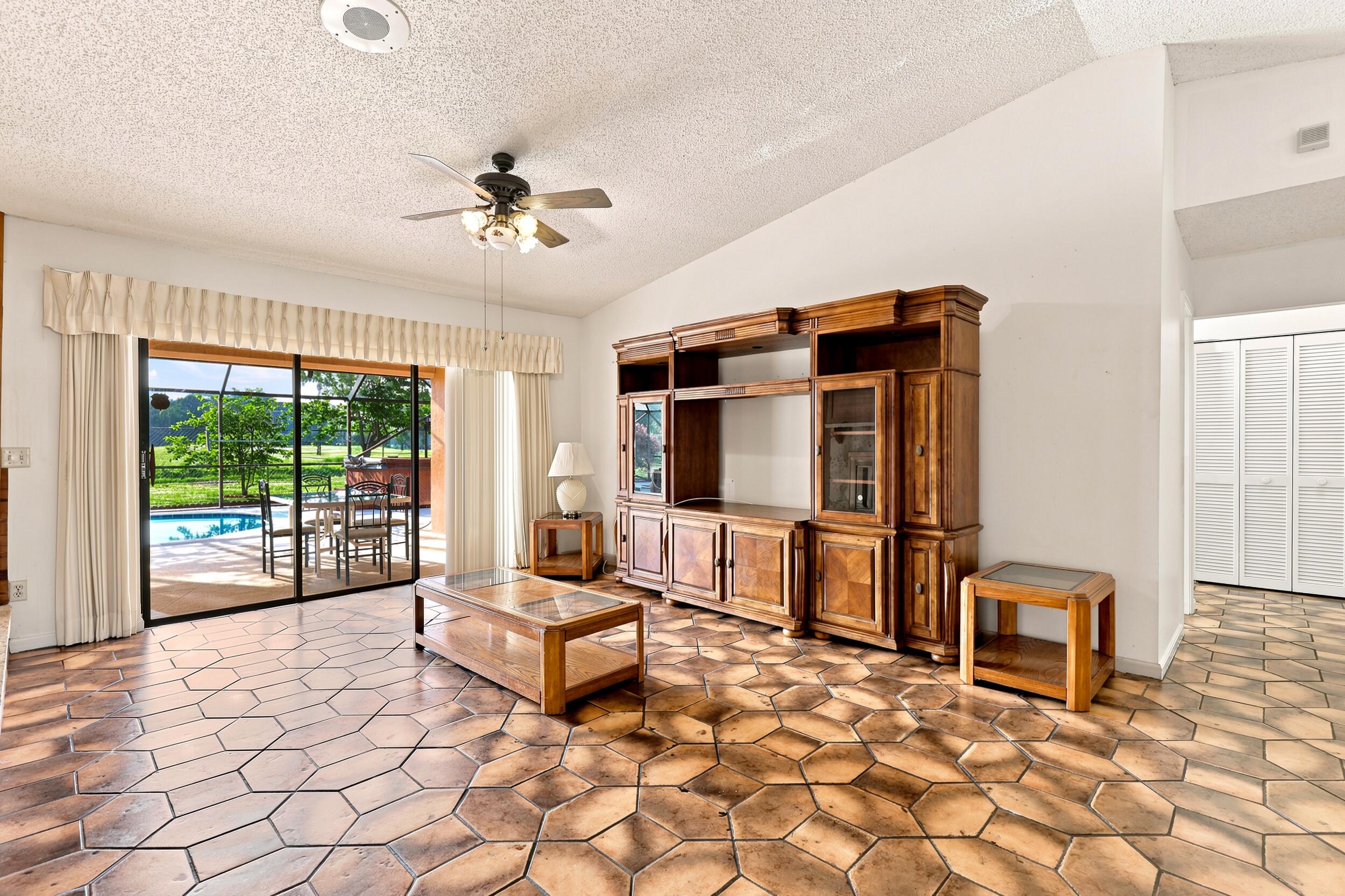 PALM BEACH NATL GOLF AND COUNTRY CLUB ESTATES 3A - Residential