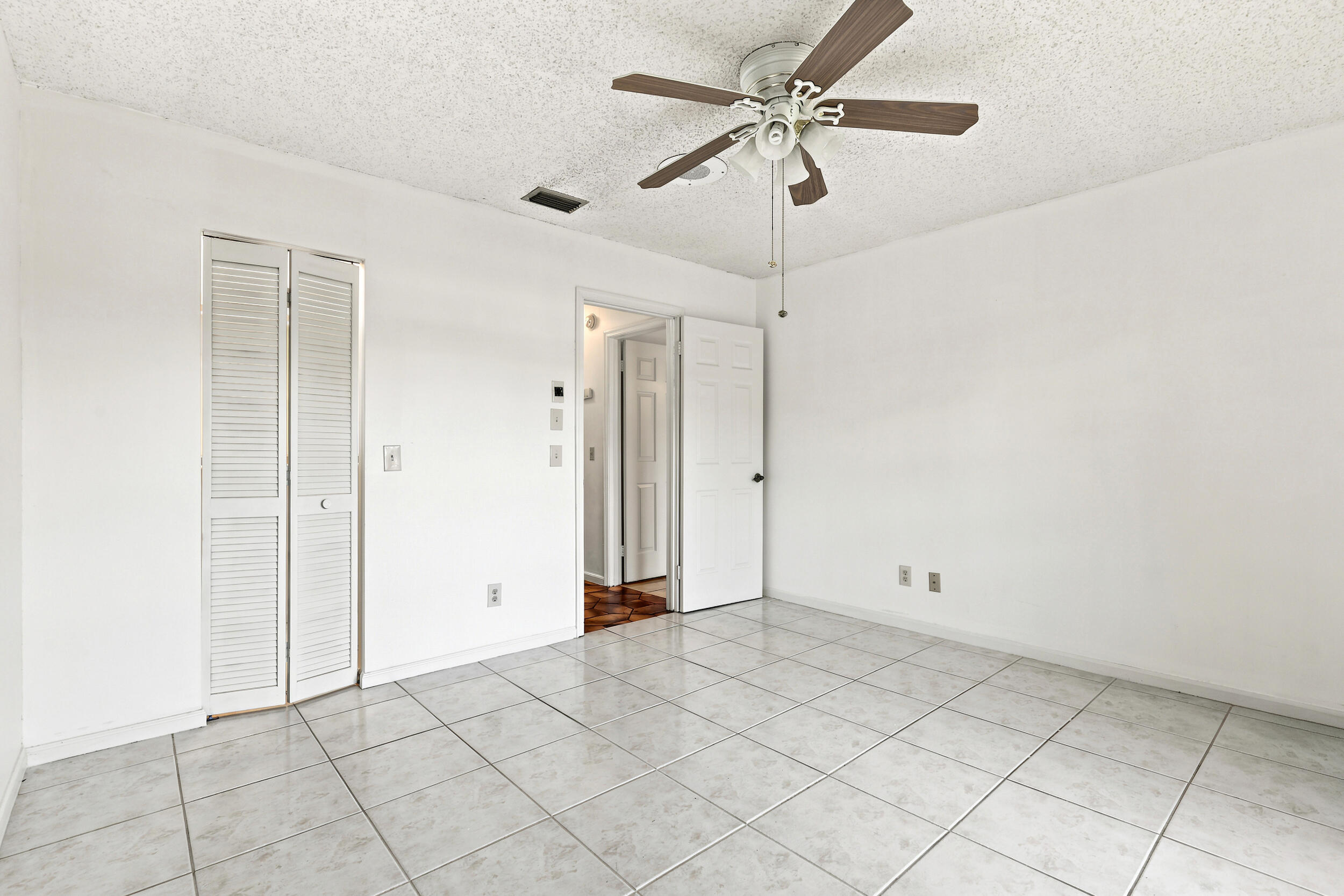 PALM BEACH NATL GOLF AND COUNTRY CLUB ESTATES 3A - Residential
