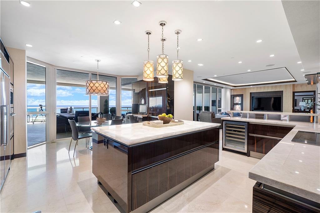LAS OLAS BEACH CLUB - Residential