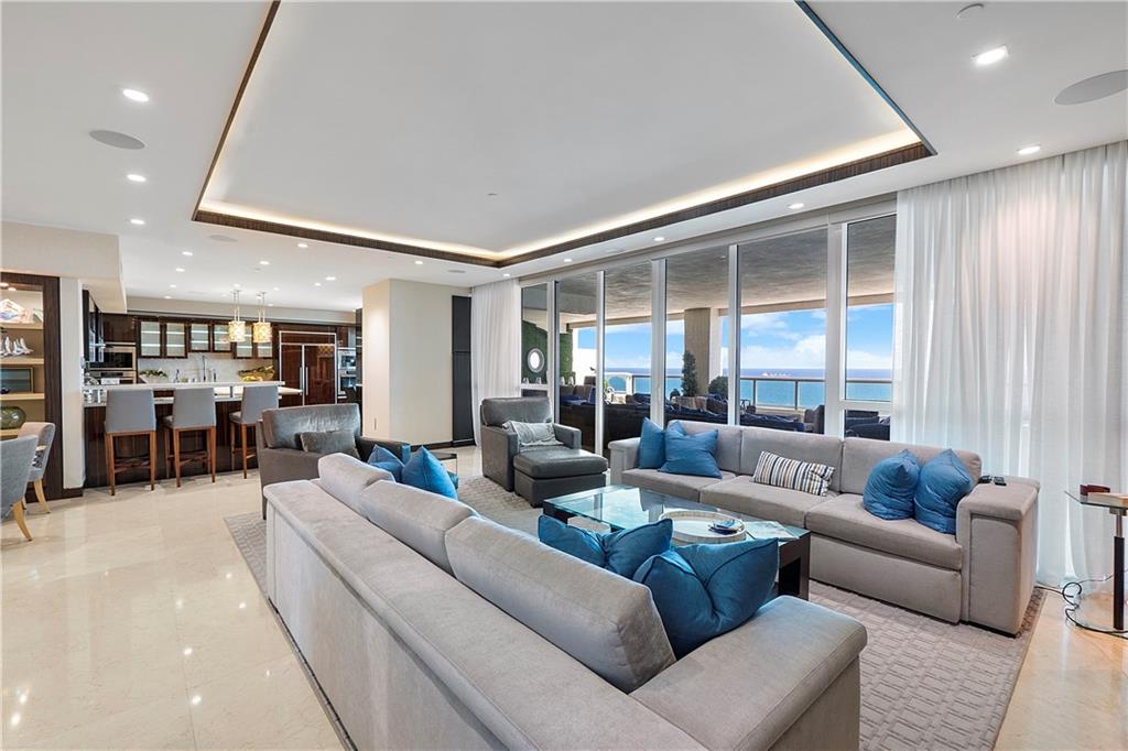 LAS OLAS BEACH CLUB - Residential