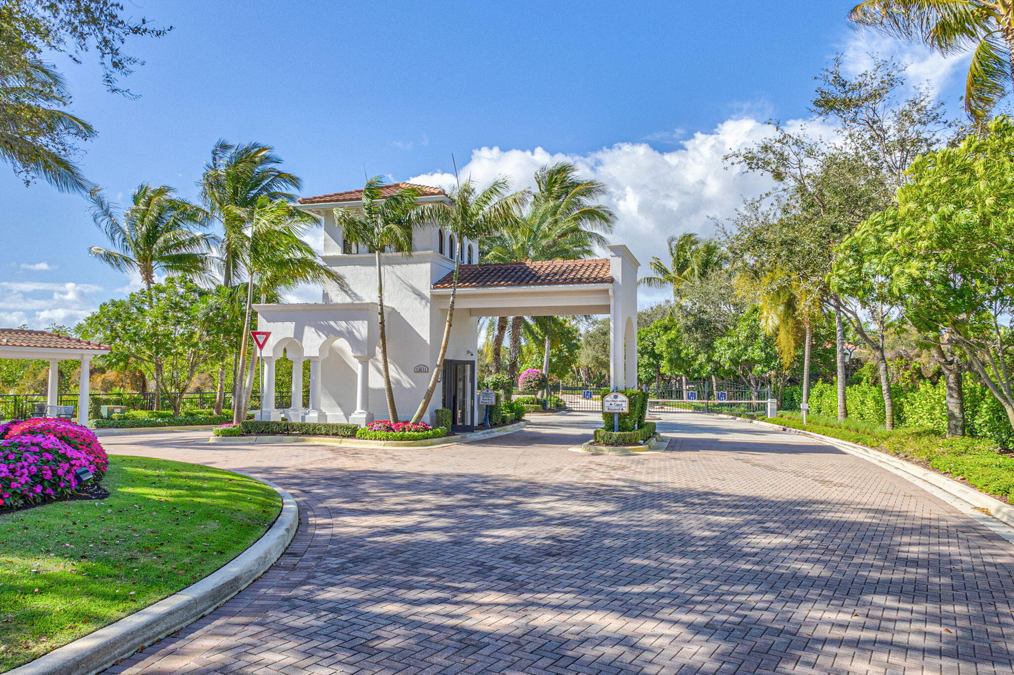 CARRIAGE HOMES AT FRENCHMANS HARBOR CONDO - Residential