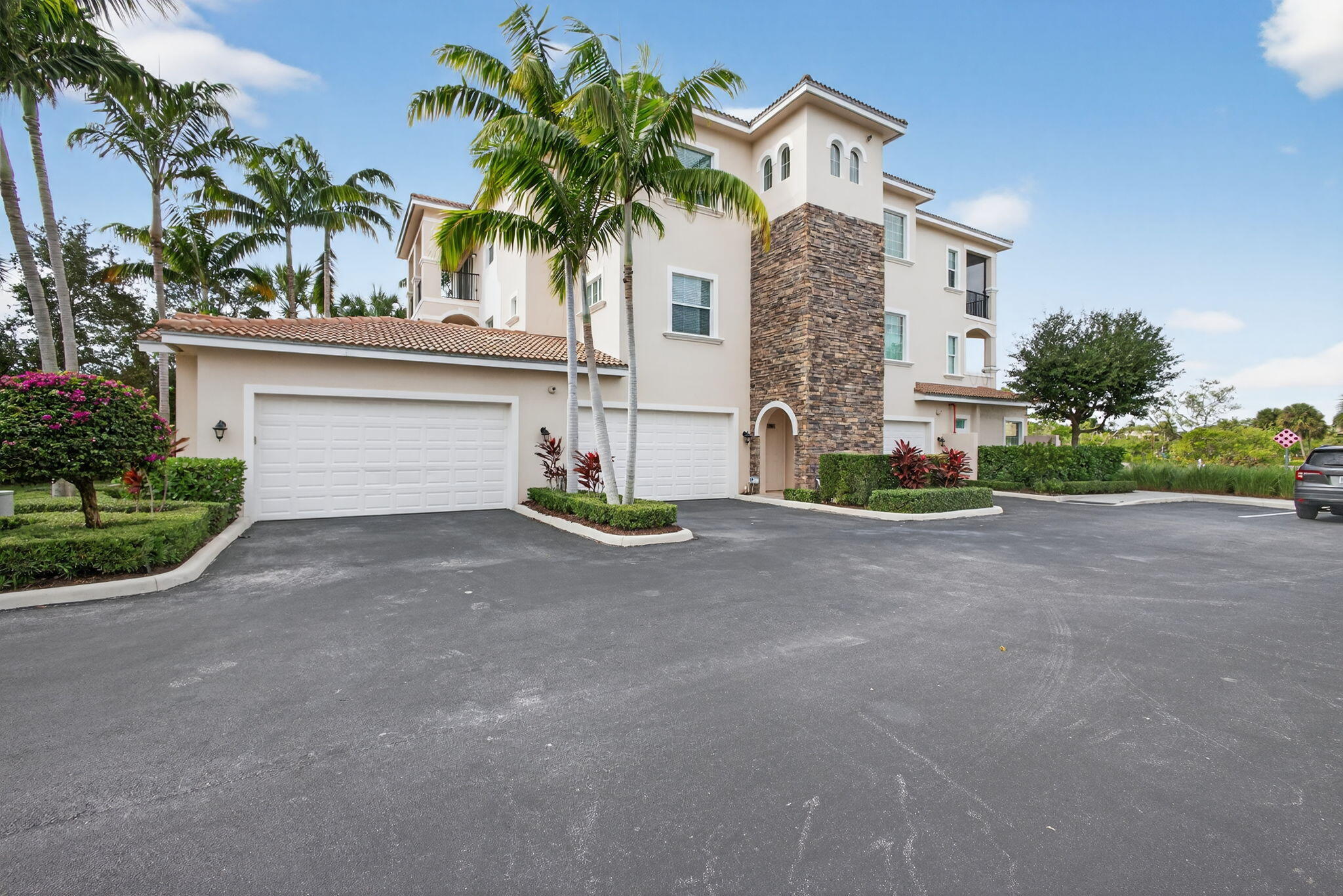 CARRIAGE HOMES AT FRENCHMANS HARBOR CONDO - Residential