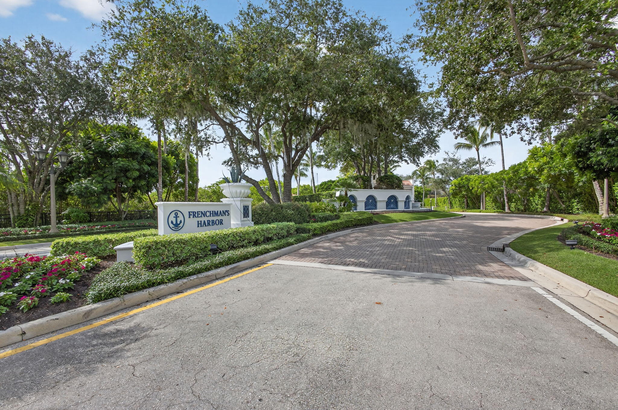 CARRIAGE HOMES AT FRENCHMANS HARBOR CONDO - Residential