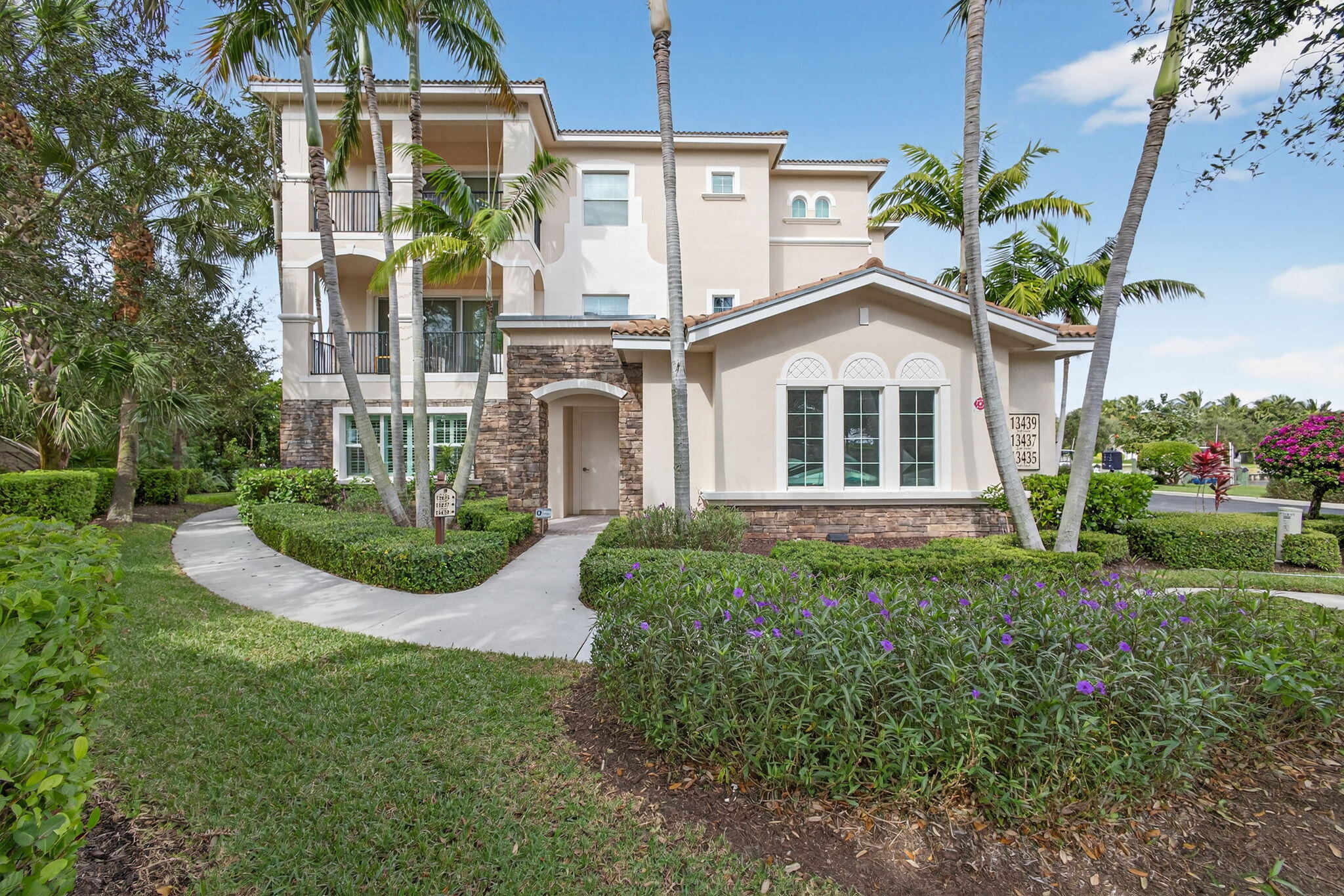 CARRIAGE HOMES AT FRENCHMANS HARBOR CONDO - Residential