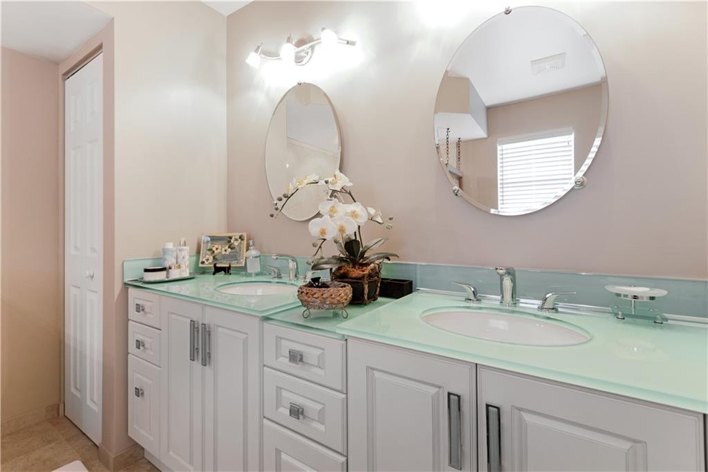 The Townhomes - Residential