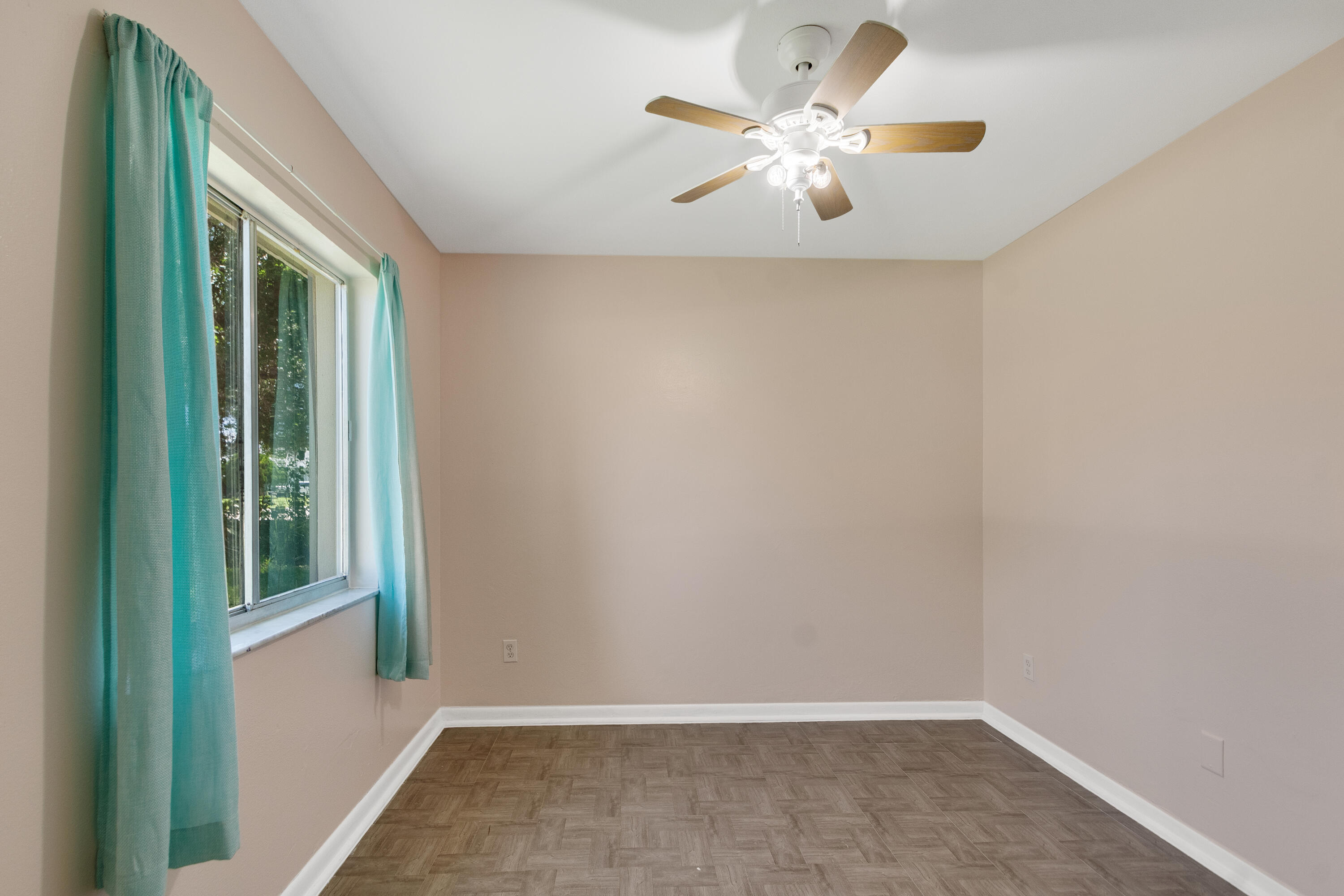 PINE TREE PARK UNIT NO 4 - Residential