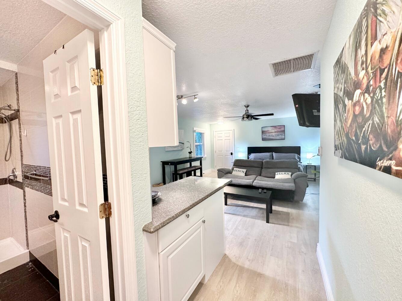 NORTH PALM BEACH HEIGHTS - Residential Lease