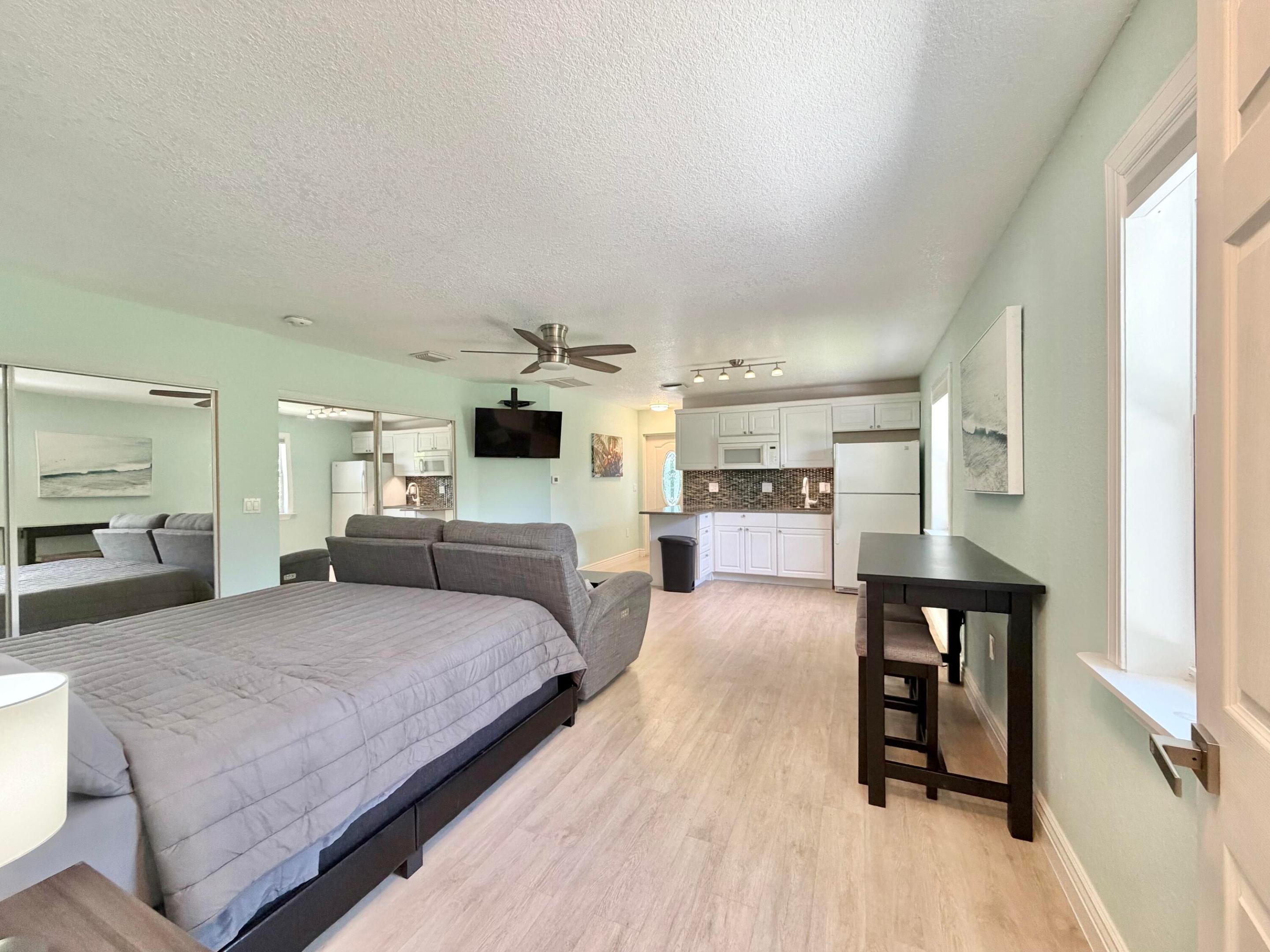 NORTH PALM BEACH HEIGHTS - Residential Lease
