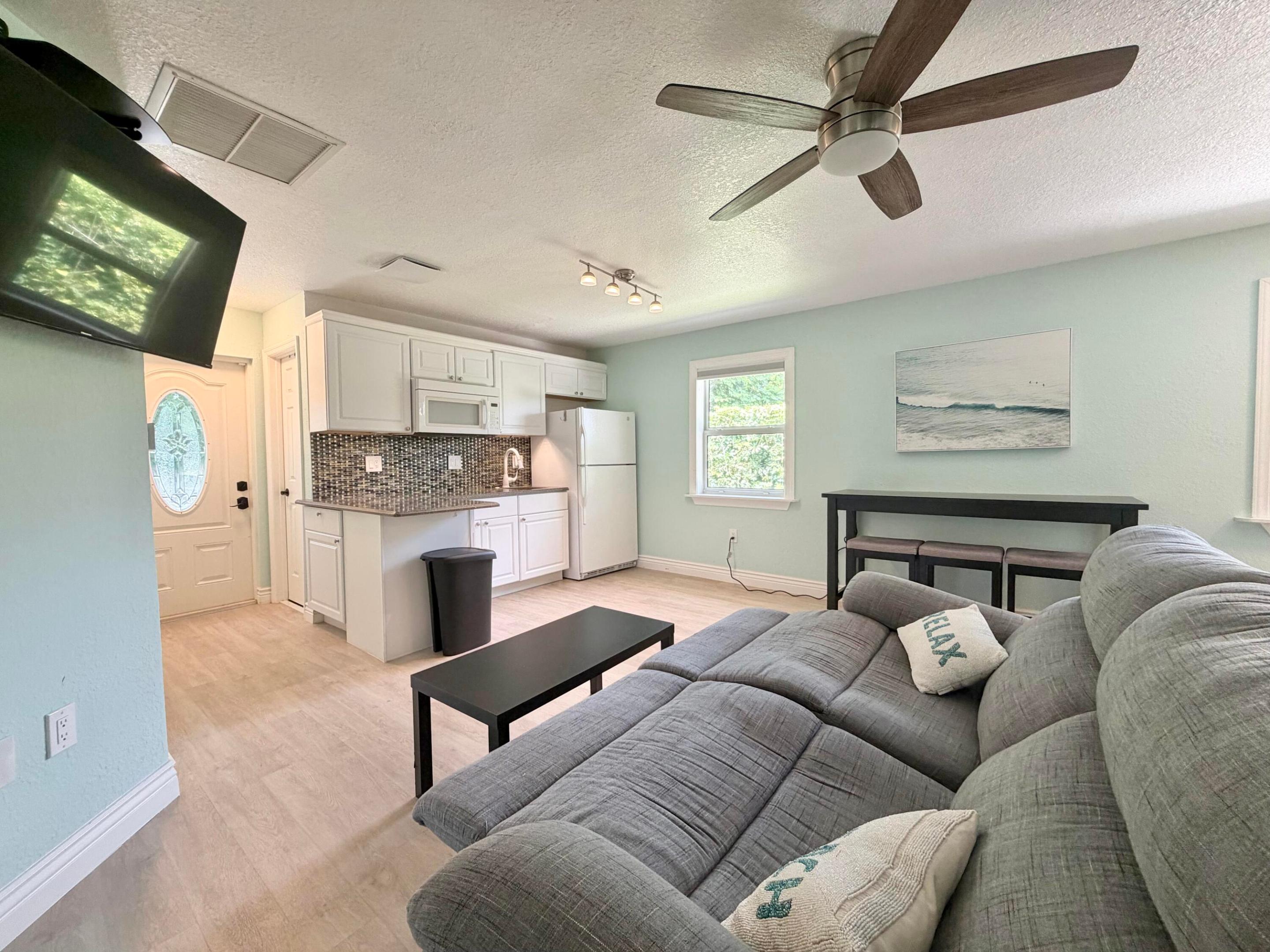 NORTH PALM BEACH HEIGHTS - Residential Lease