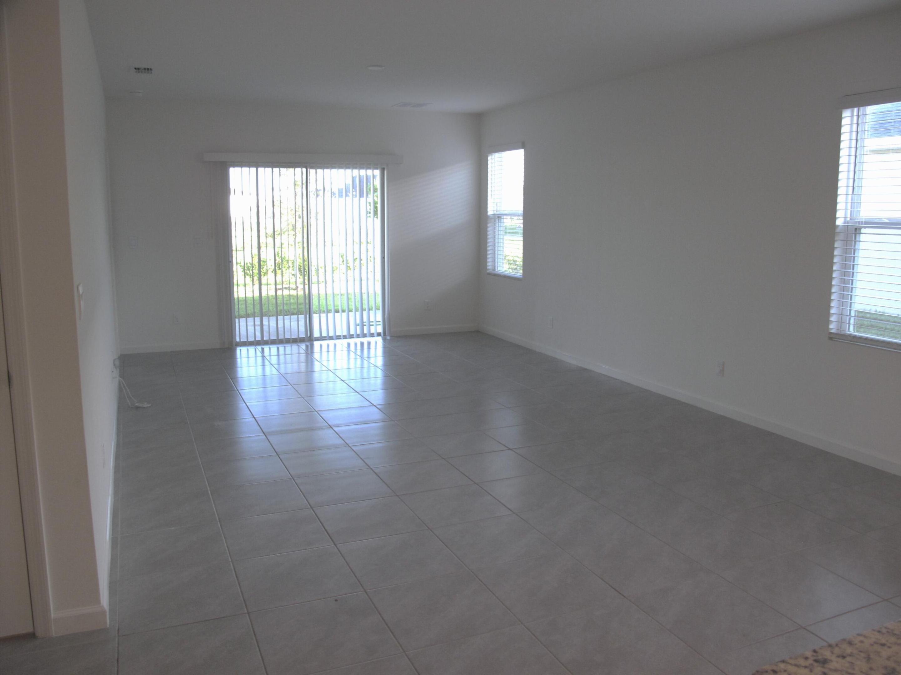 VERANO SOUTH PUD 1 - POD G - PLAT NO. 1 - Residential Lease