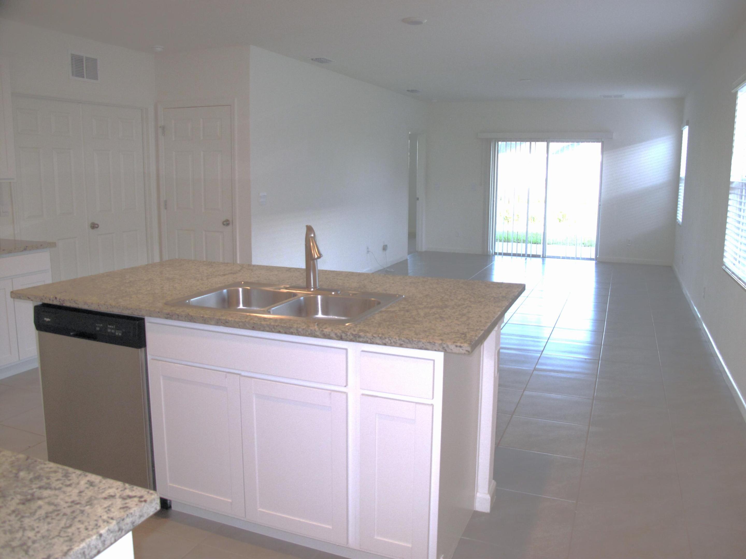 VERANO SOUTH PUD 1 - POD G - PLAT NO. 1 - Residential Lease