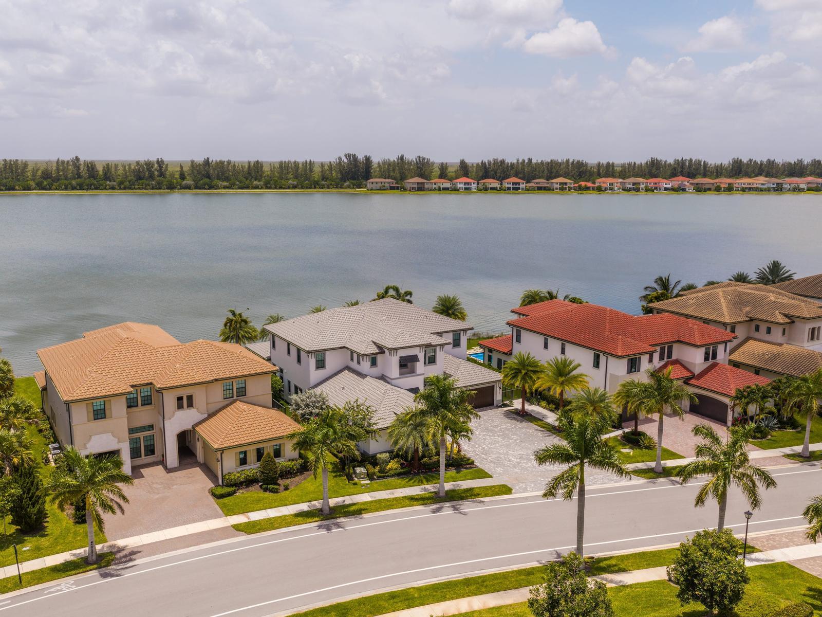 PARKLAND BAY - Residential