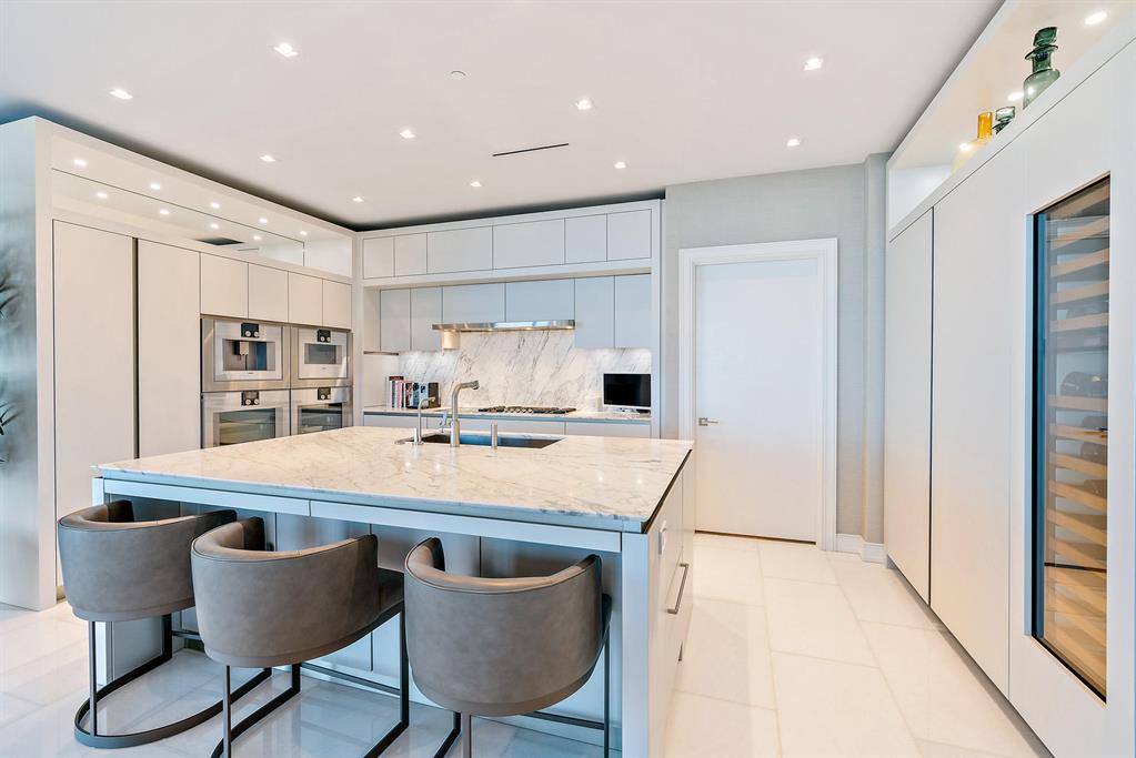 BRISTOL CONDO - Residential