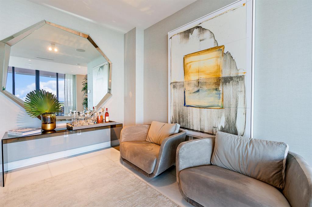 BRISTOL CONDO - Residential