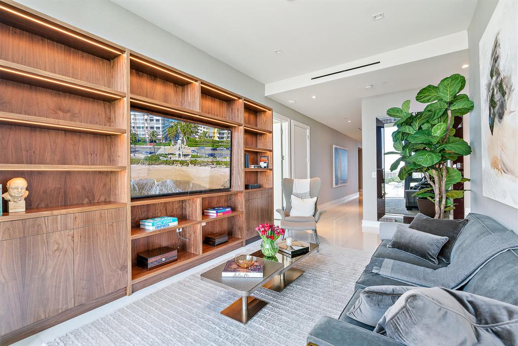 BRISTOL CONDO - Residential