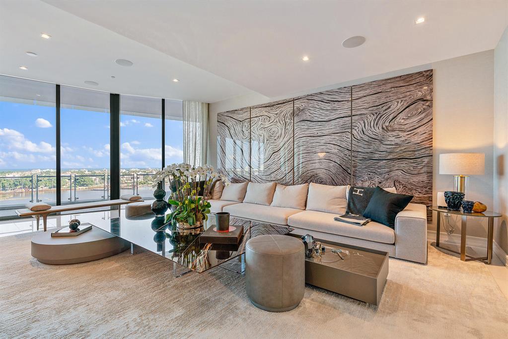 BRISTOL CONDO - Residential