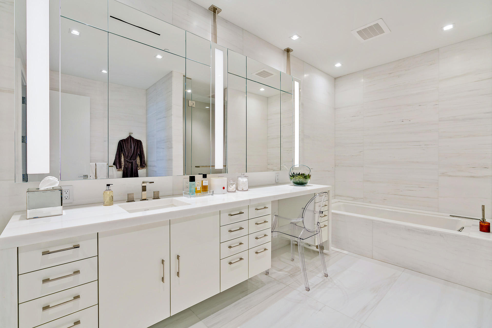 BRISTOL CONDO - Residential