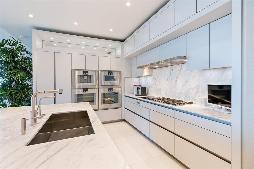 BRISTOL CONDO - Residential